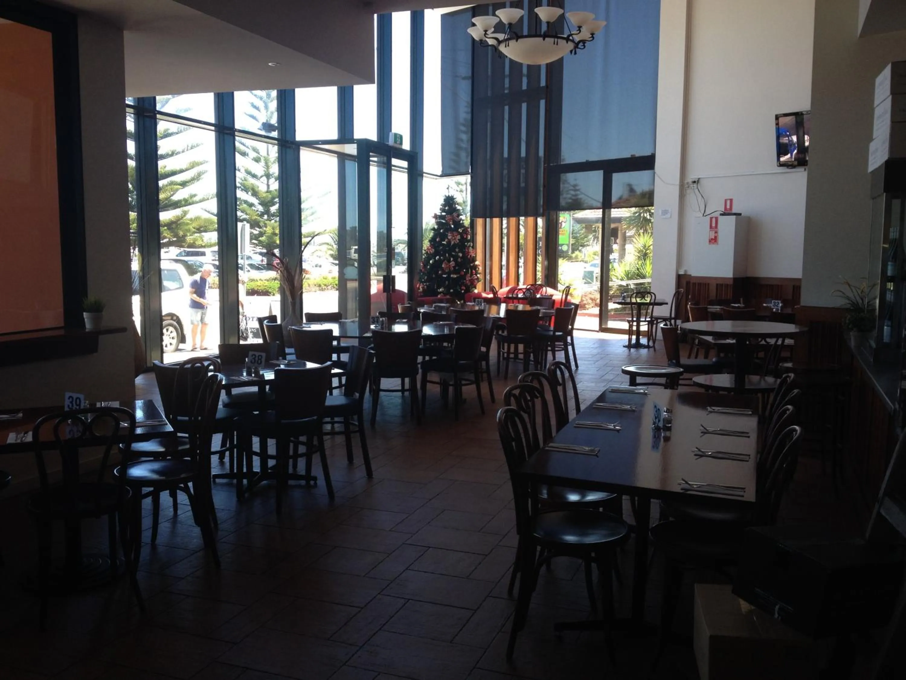 Restaurant/places to eat in The Central Hotel Motel Lakes Entrance