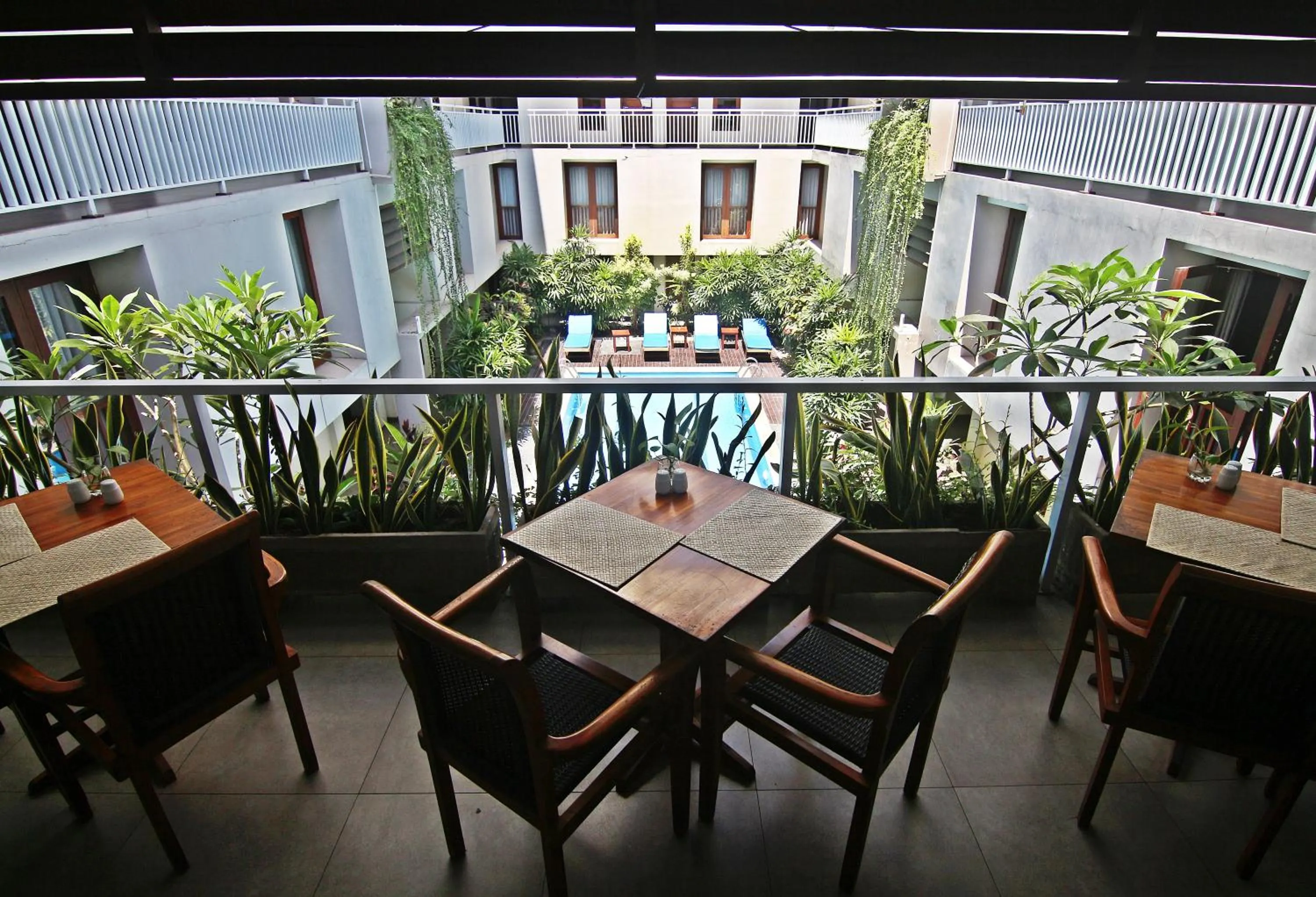 Restaurant/places to eat in The Legian Sunset Residence