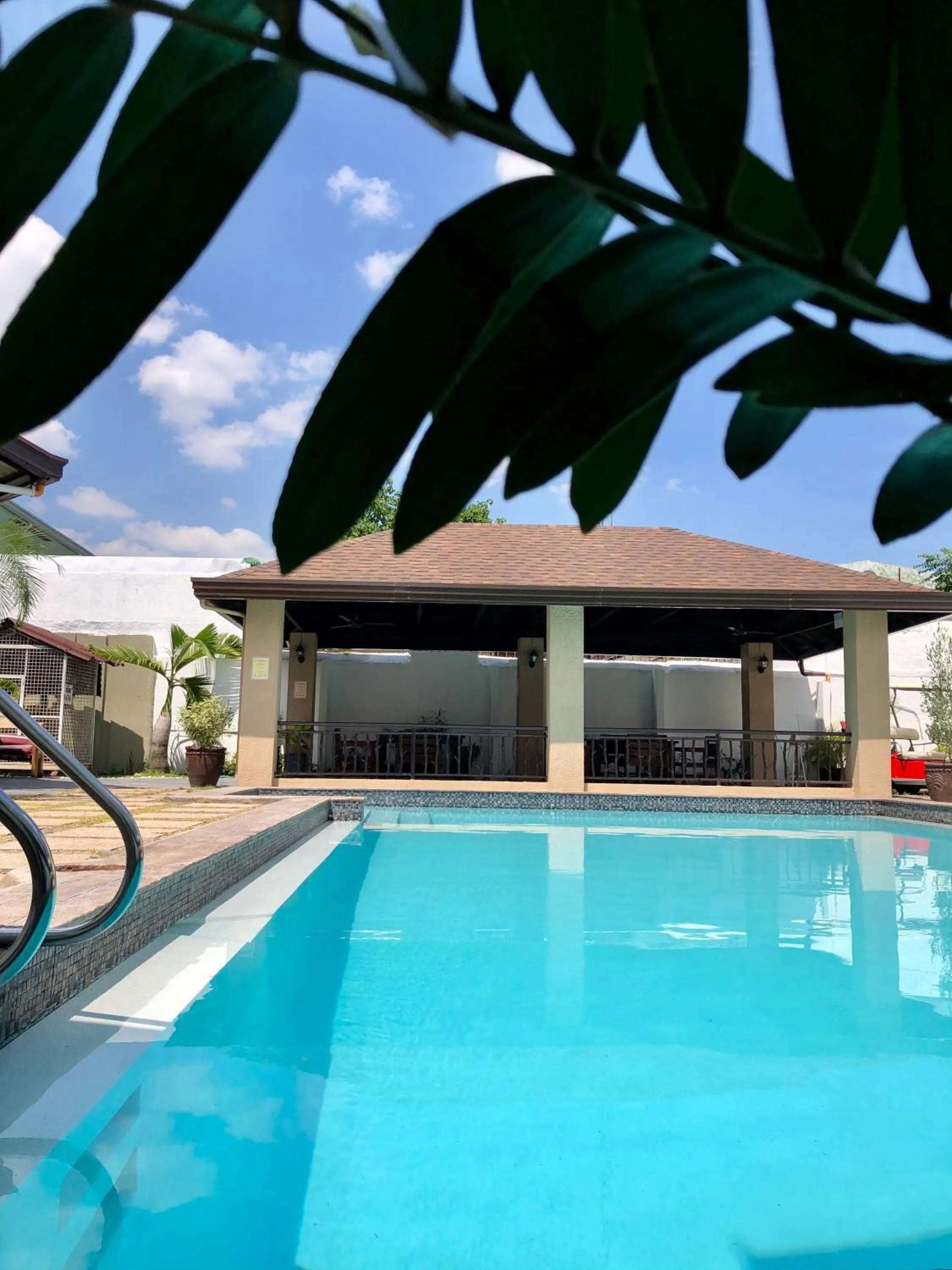 Swimming pool in Ettamogah Hotel Inc.