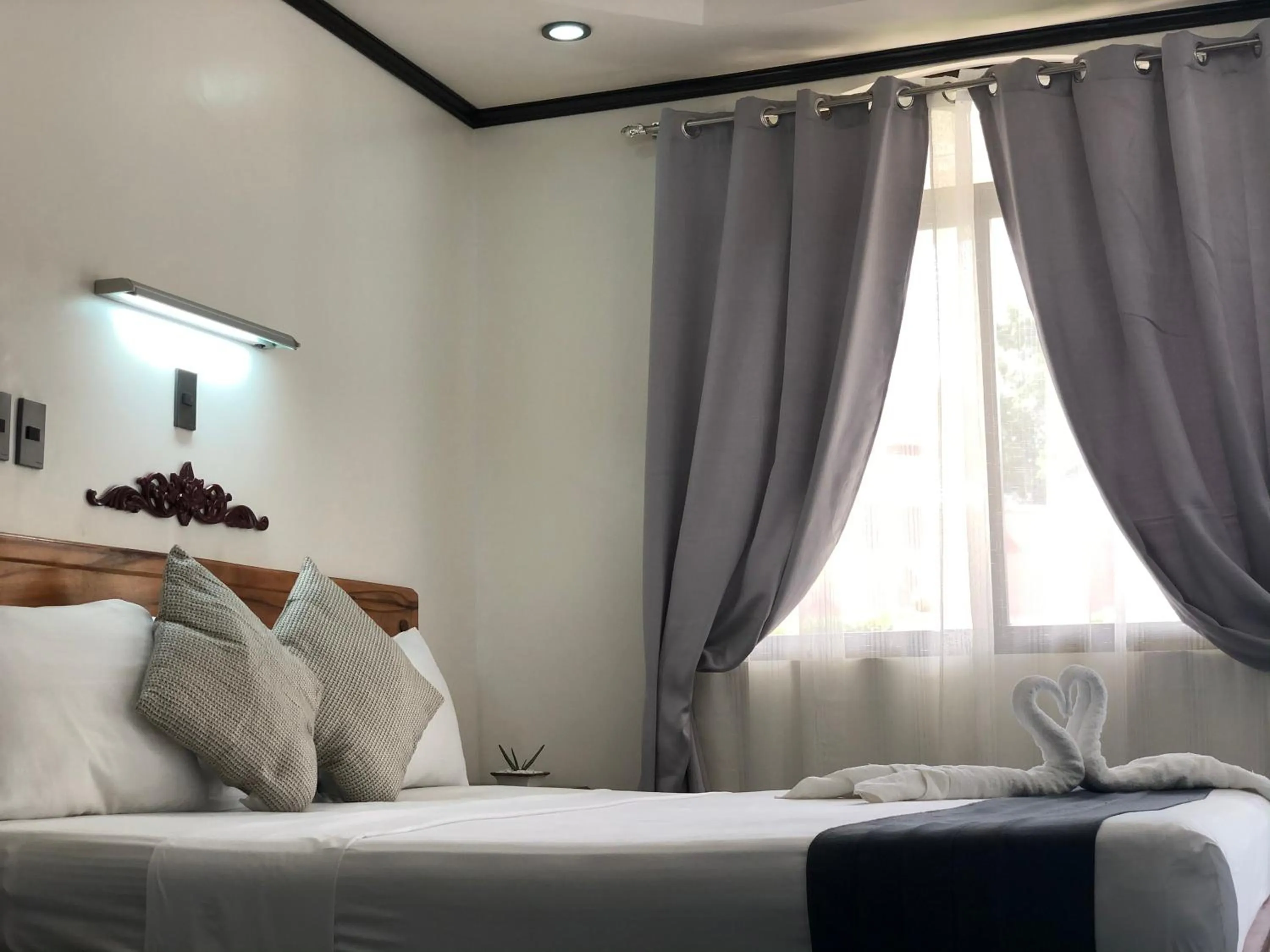 Bed in Ettamogah Hotel Inc.