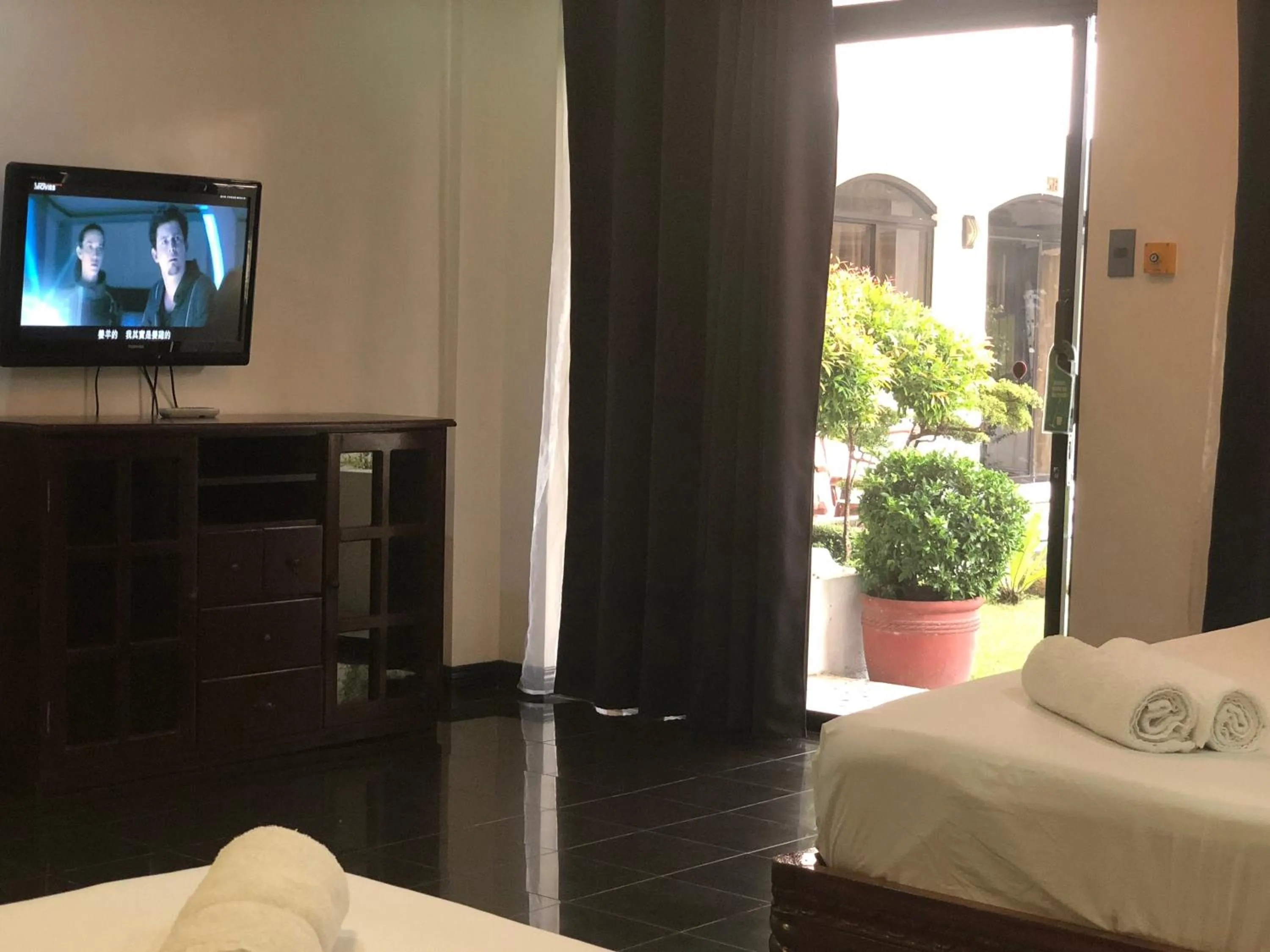 Family, Bed in Ettamogah Hotel Inc.