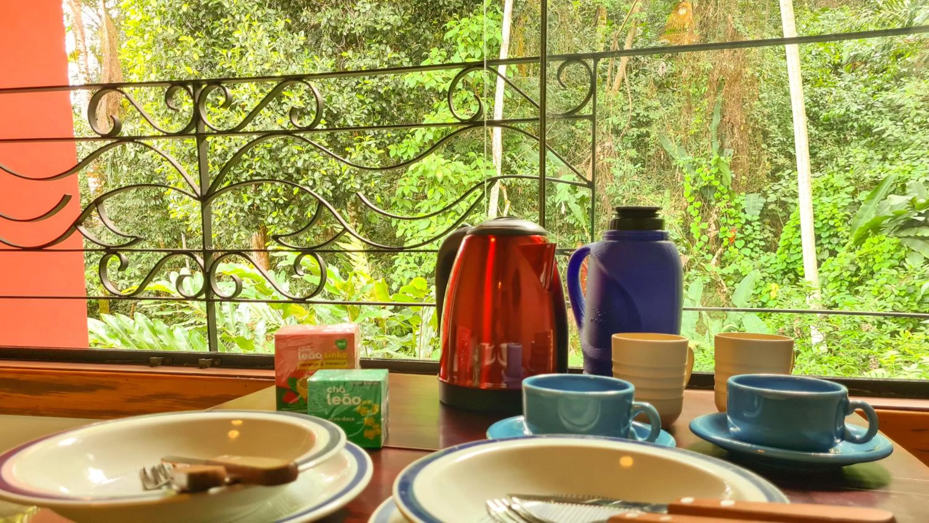 Coffee/tea facilities in Canto dos Pássaros Suítes
