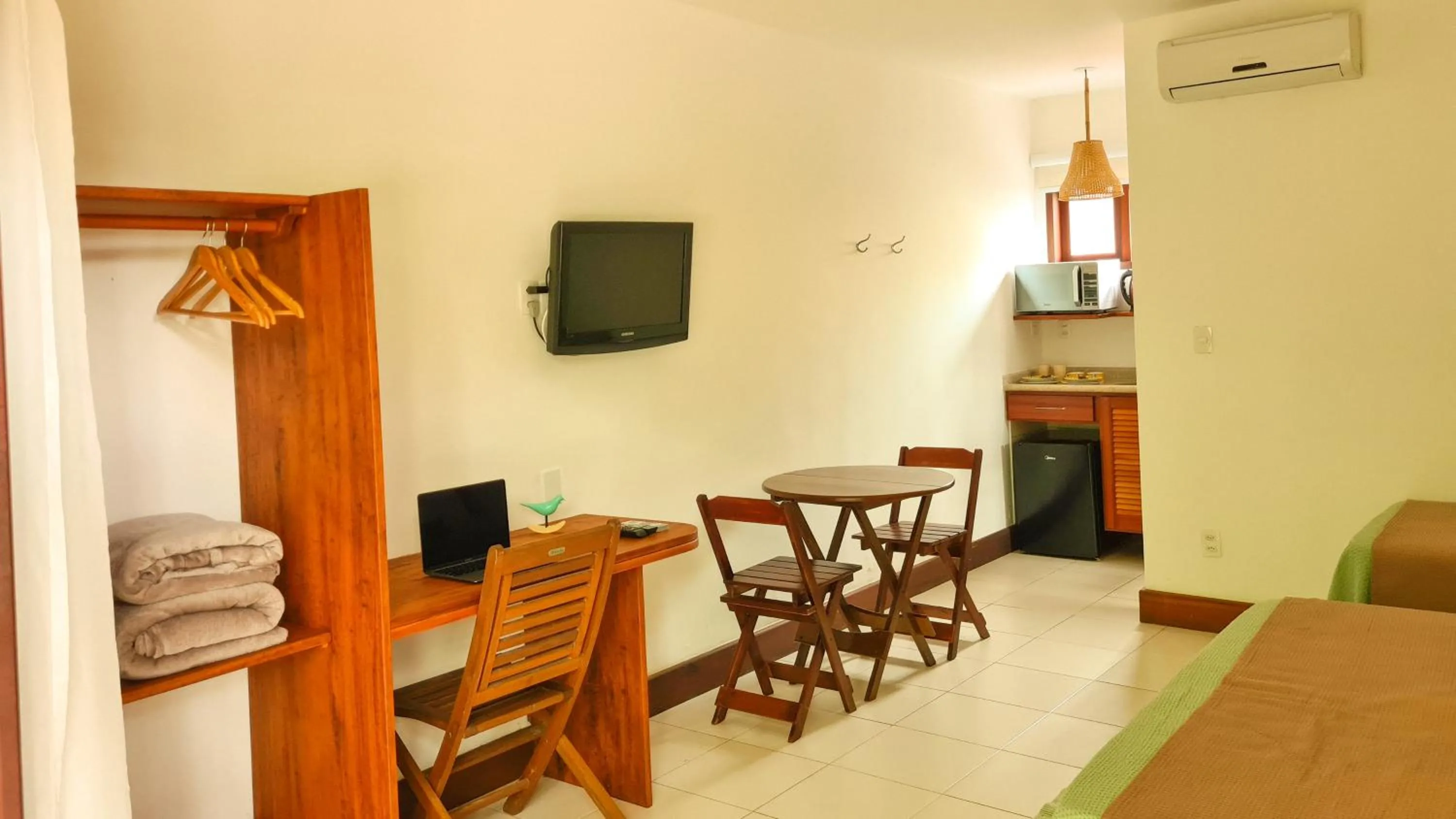 TV and multimedia in Canto dos Pássaros Suítes