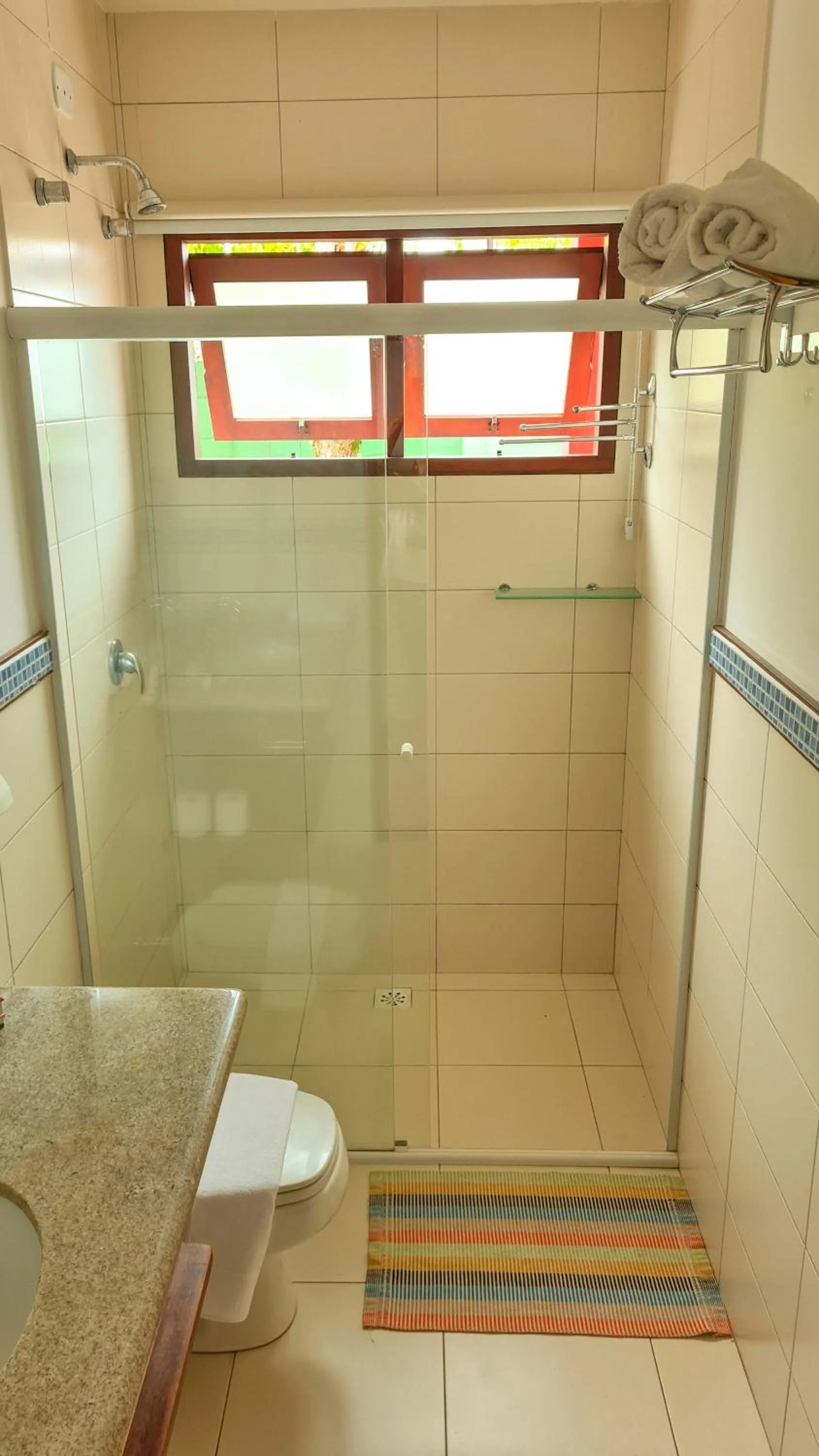 Shower in Canto dos Pássaros Suítes