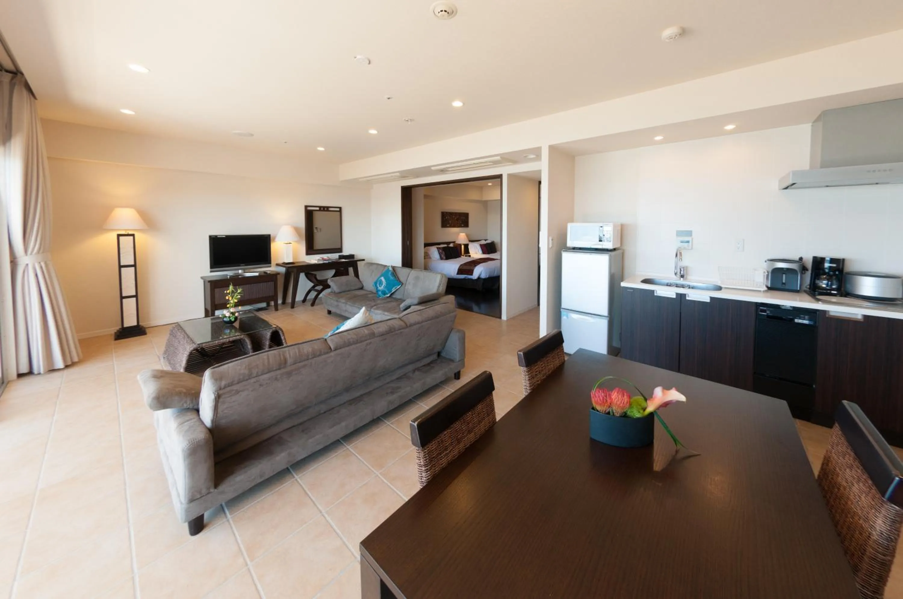 TV and multimedia in Kafuu Resort Fuchaku Condo Hotel