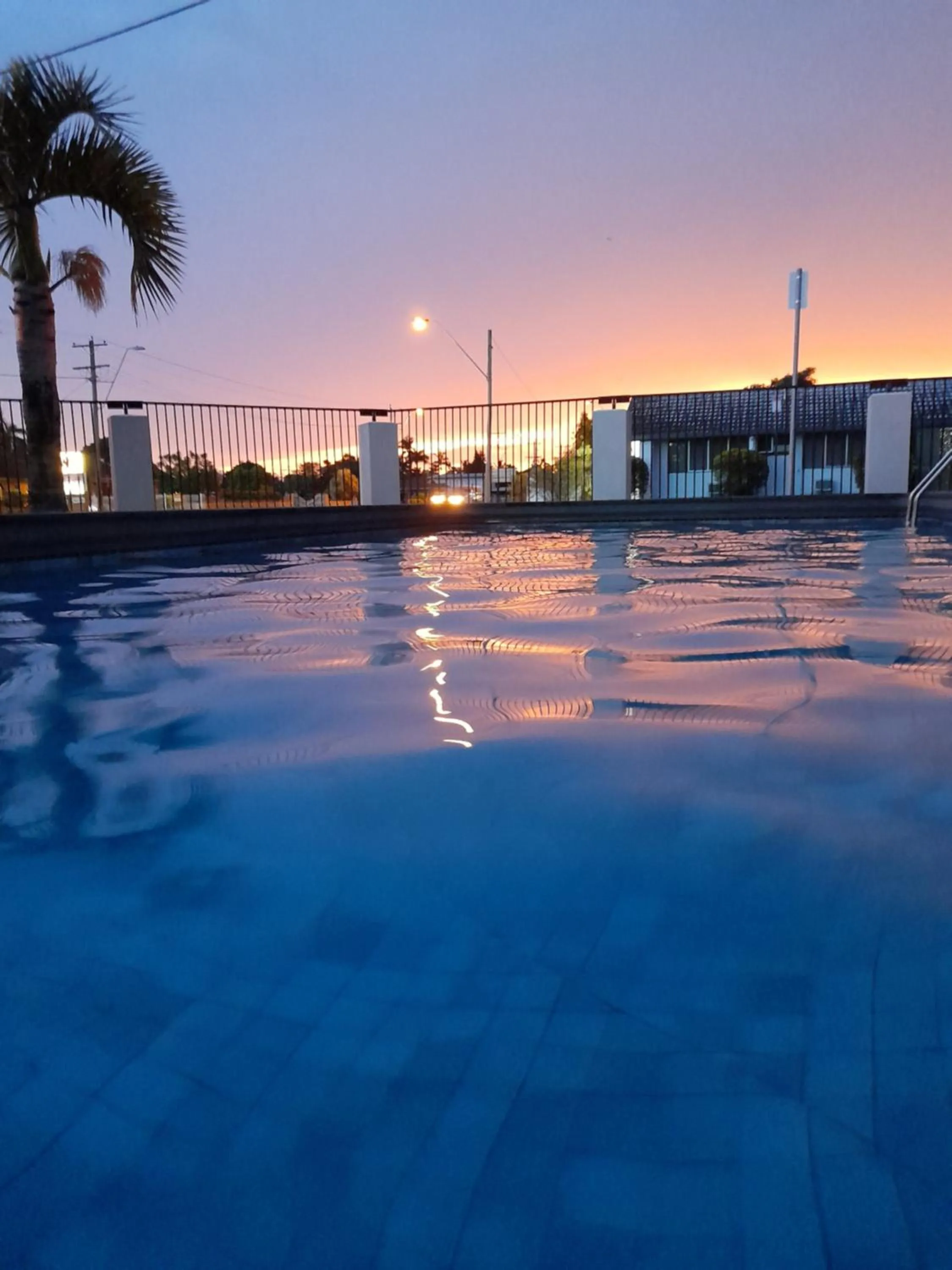 Swimming pool in Casa Nostra Motel Mackay