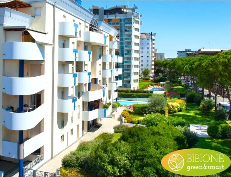 Property building in Green Holiday Wohnung mit Schwimmbad