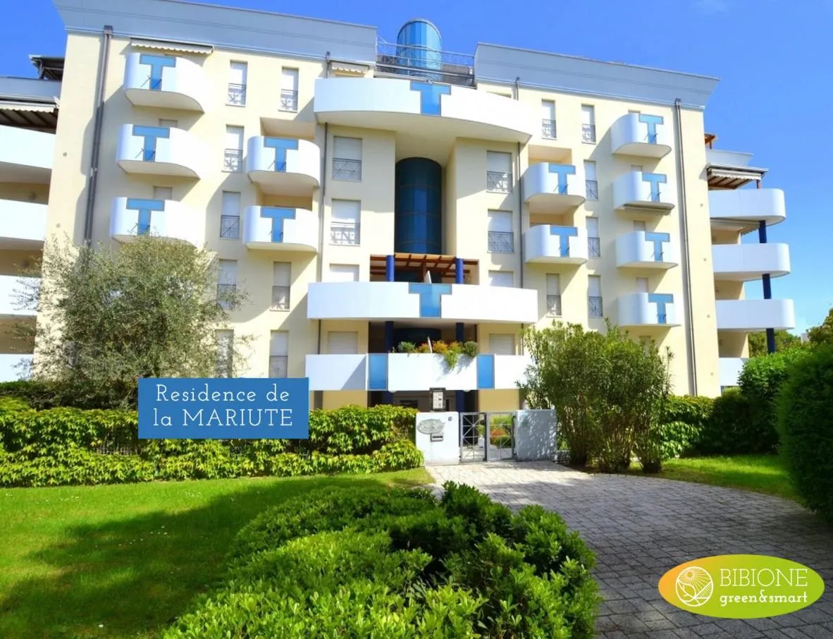 Property building in Green Holiday Wohnung mit Schwimmbad