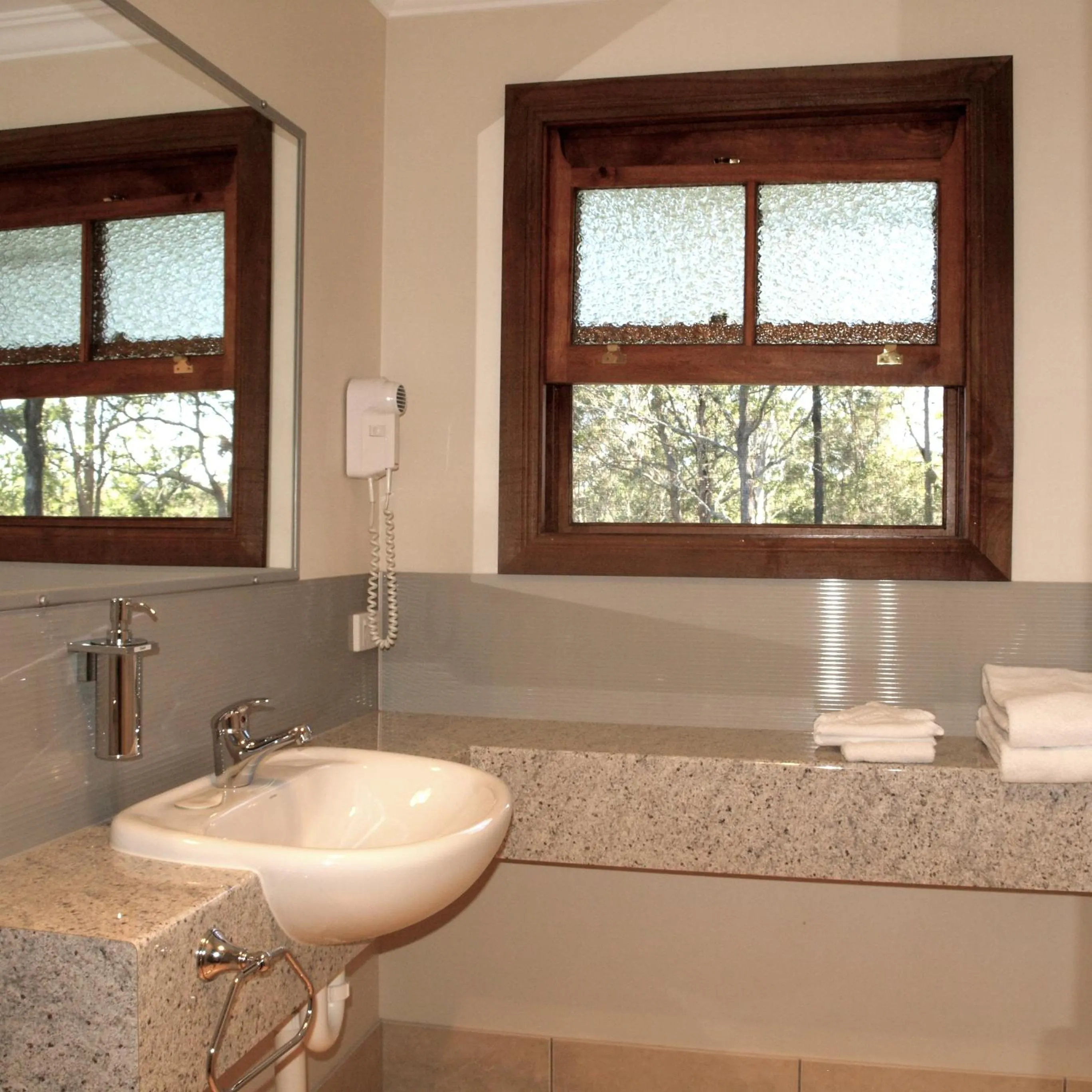 Bathroom in Amamoor Lodge