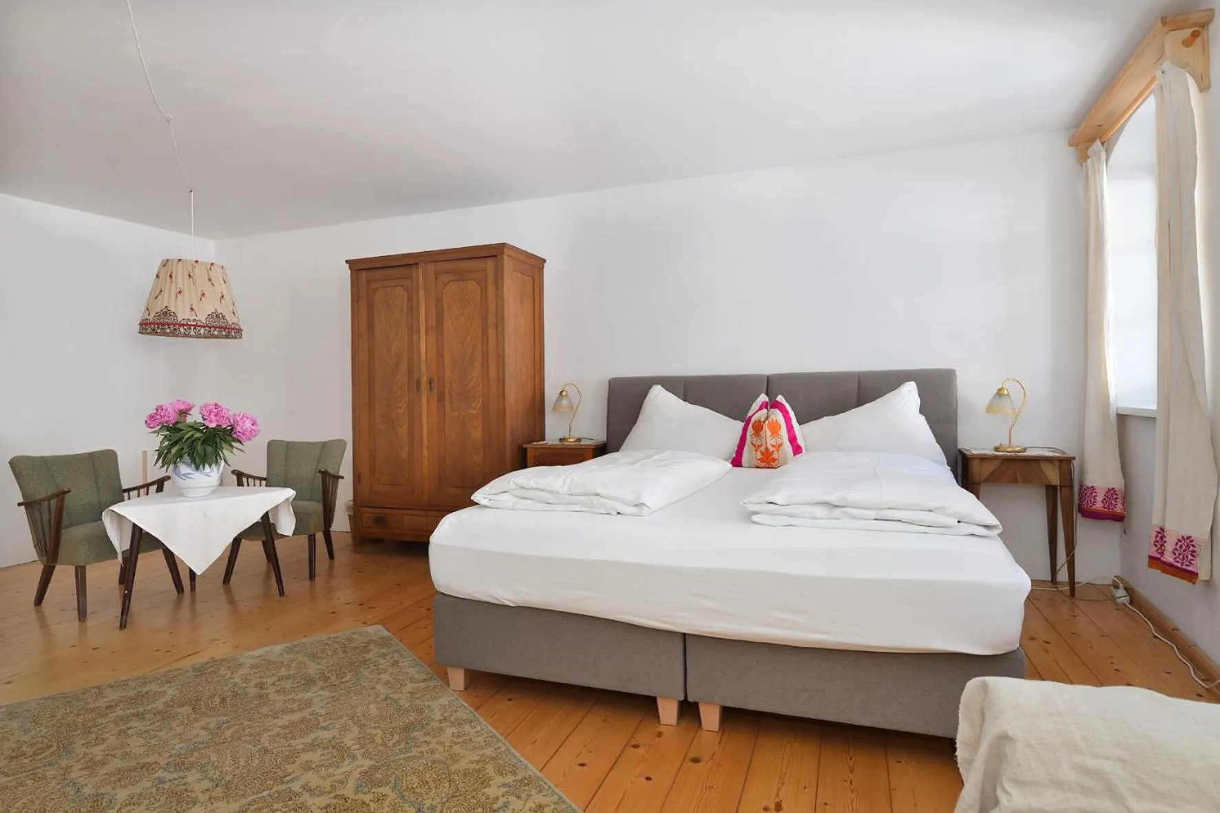 Bed in Gasthof Simony Hallstatt B&B
