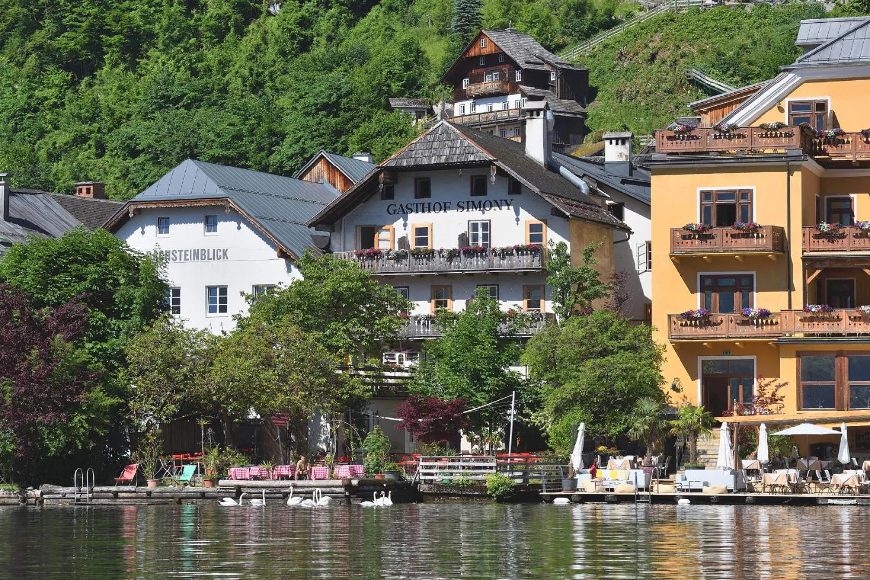 Property building in Gasthof Simony Hallstatt B&B