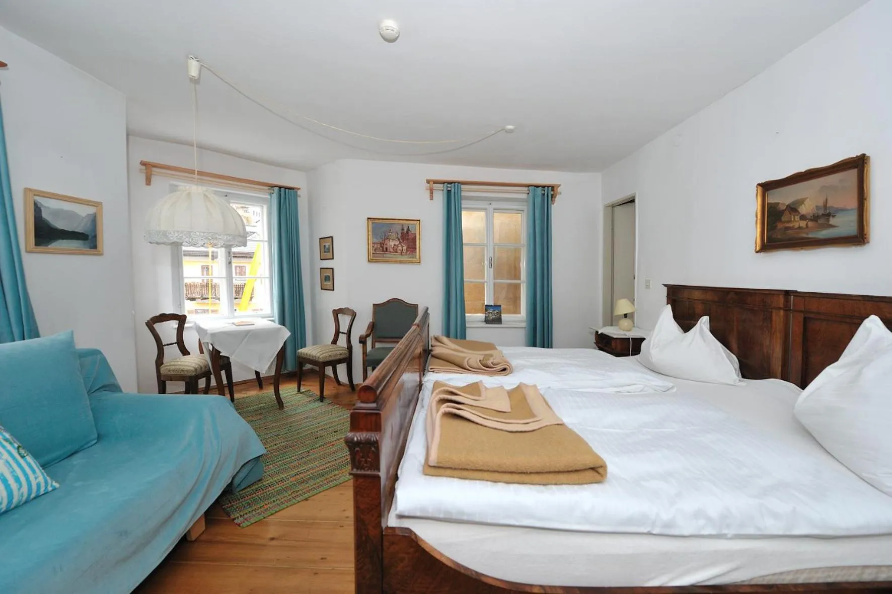 Bed in Gasthof Simony Hallstatt B&B