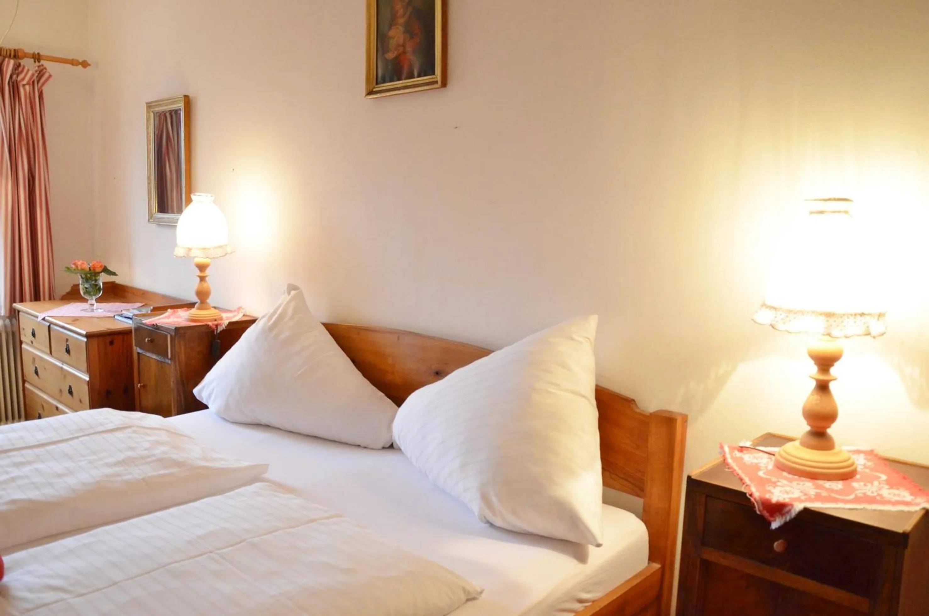 Bedroom, Bed in Bräugasthof Hallstatt