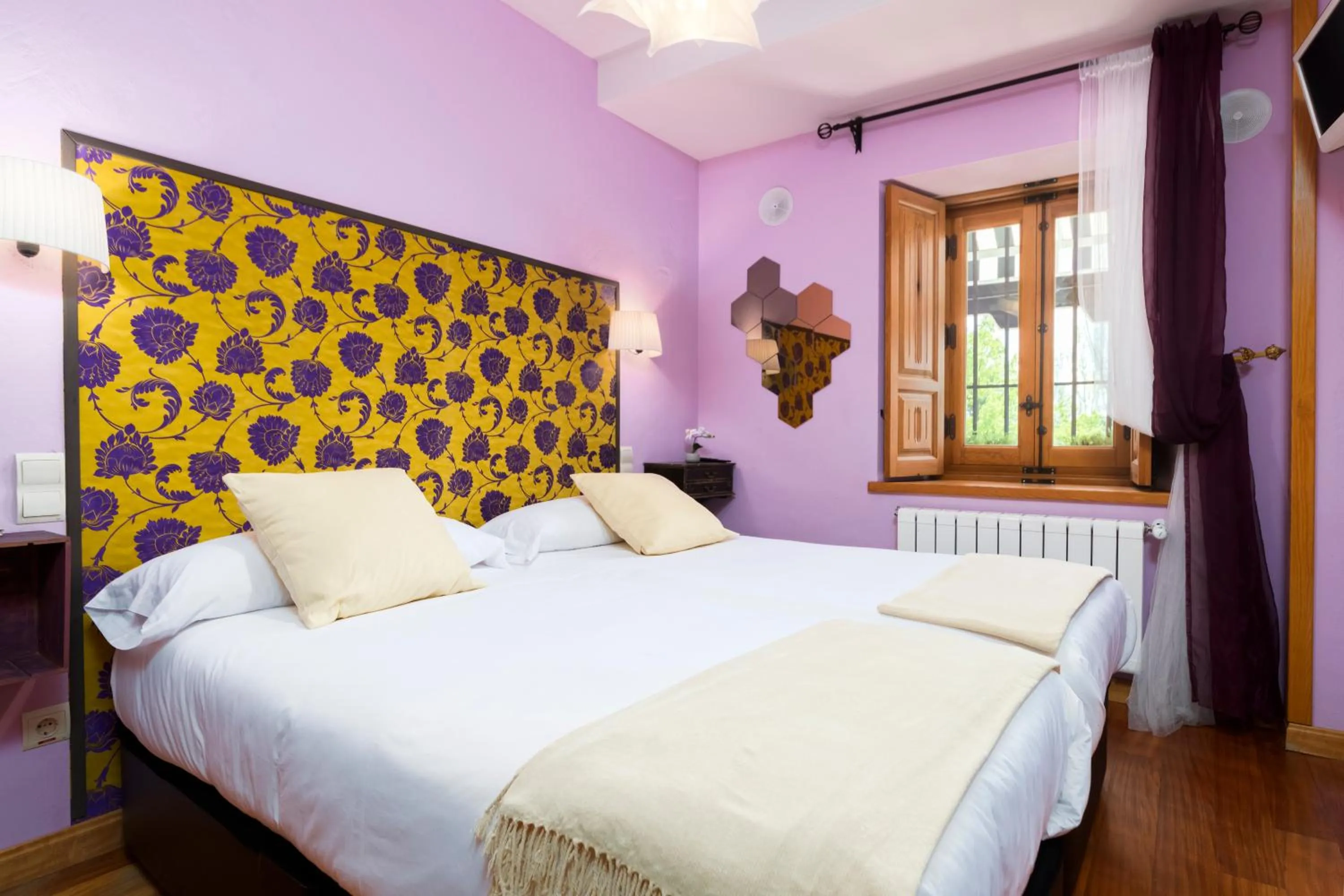Photo of the whole room, Bed in El Torreon de Navacerrada