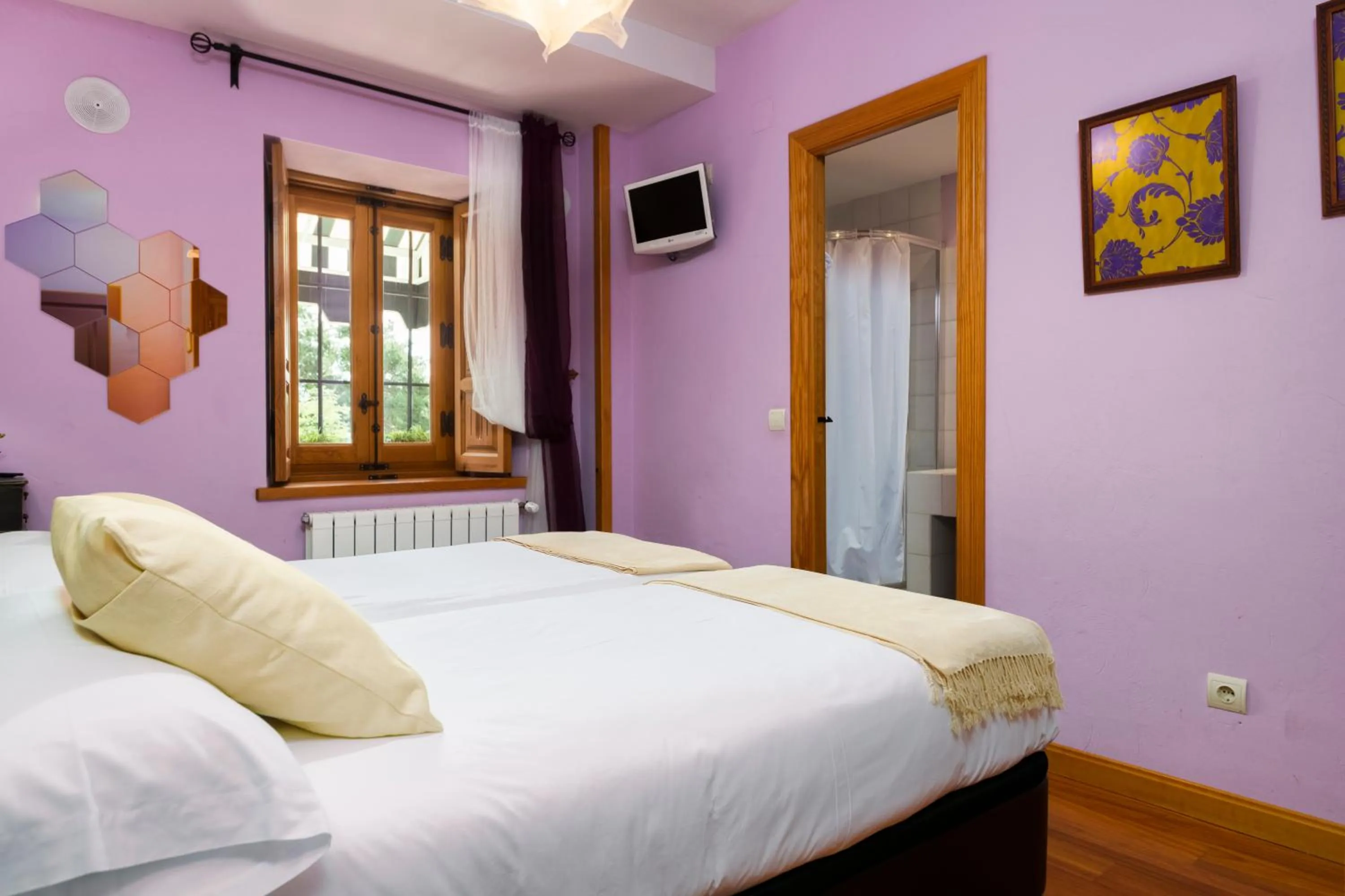 Photo of the whole room, Bed in El Torreon de Navacerrada