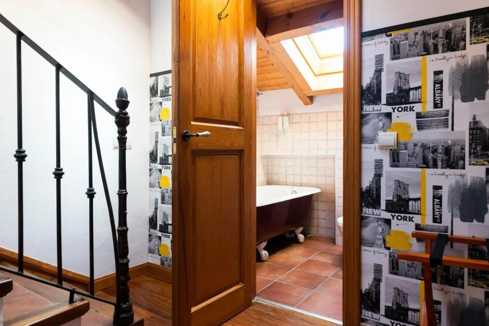 Bathroom, Bed in El Torreon de Navacerrada