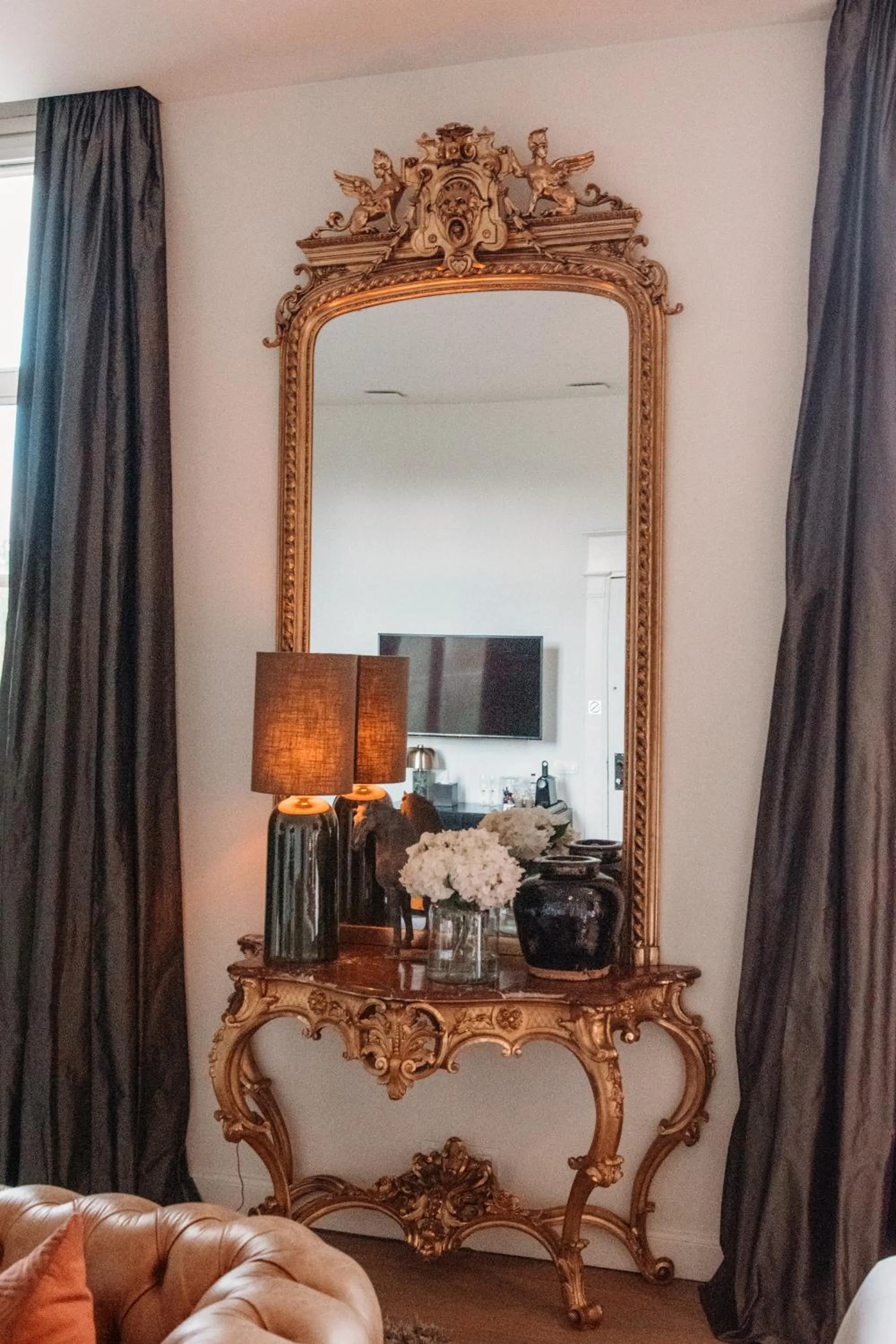 Decorative detail, Bed in B&B Maison Mairie Hasselt