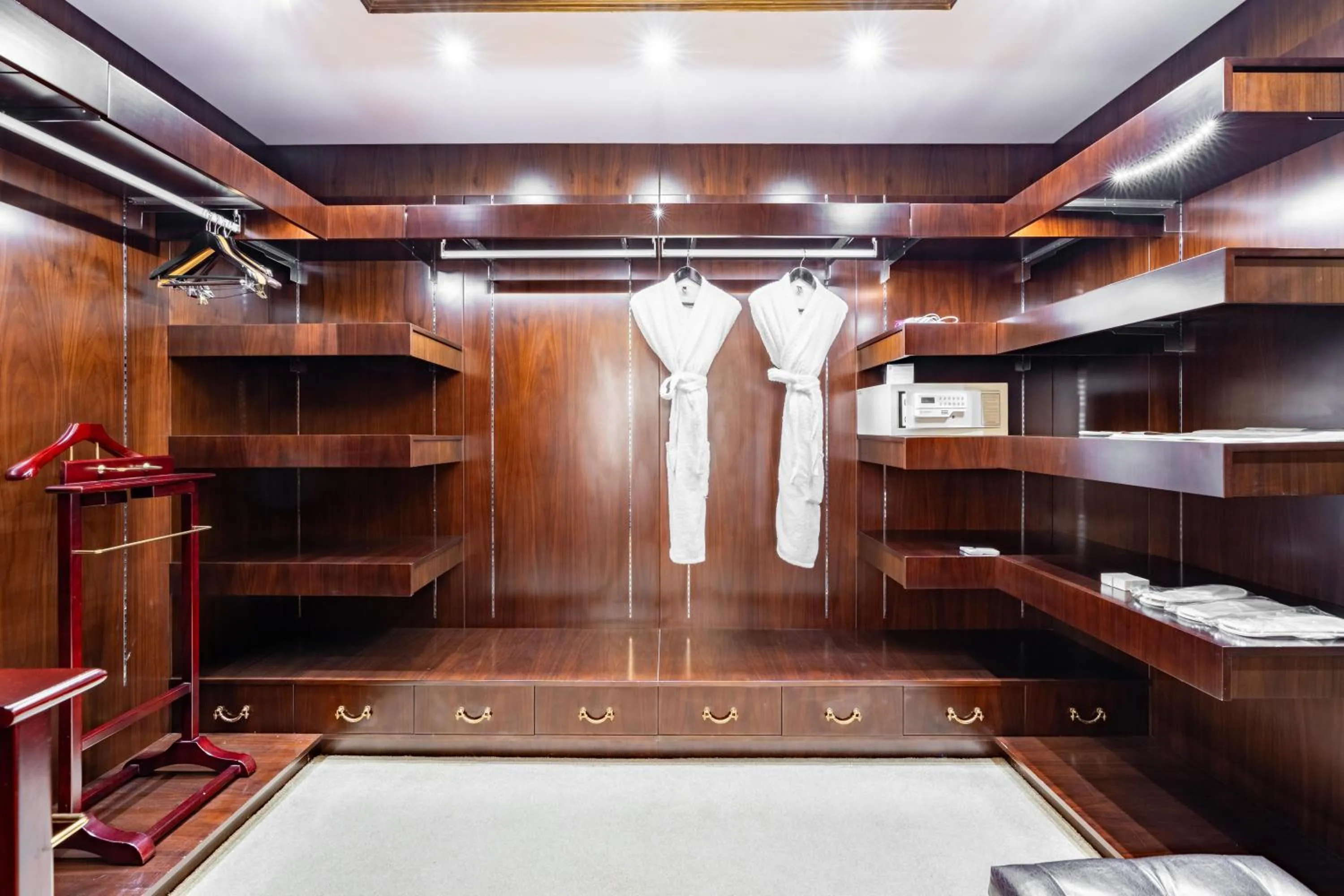 wardrobe in Samaya Hotel Deira