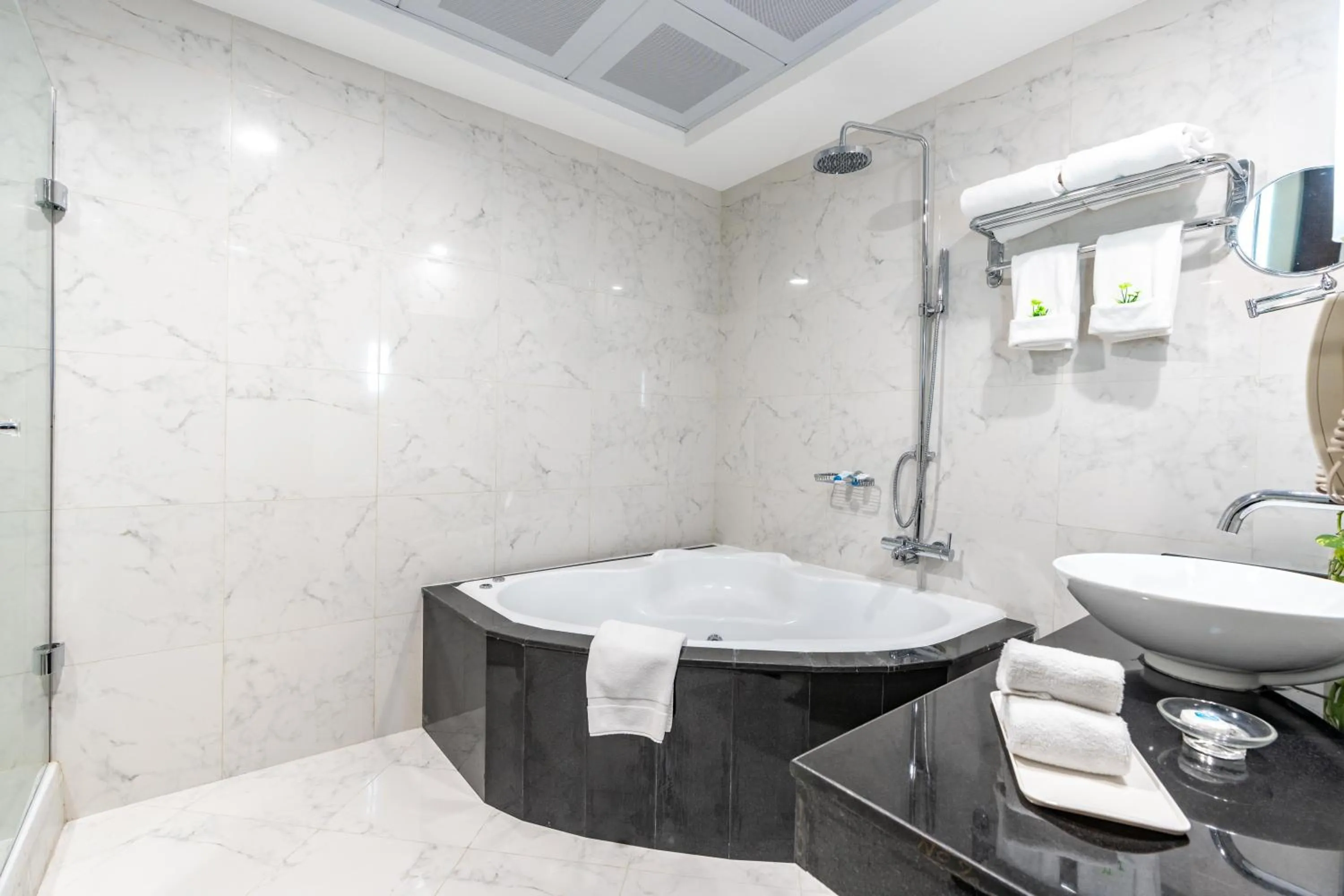 Bathroom in Samaya Hotel Deira