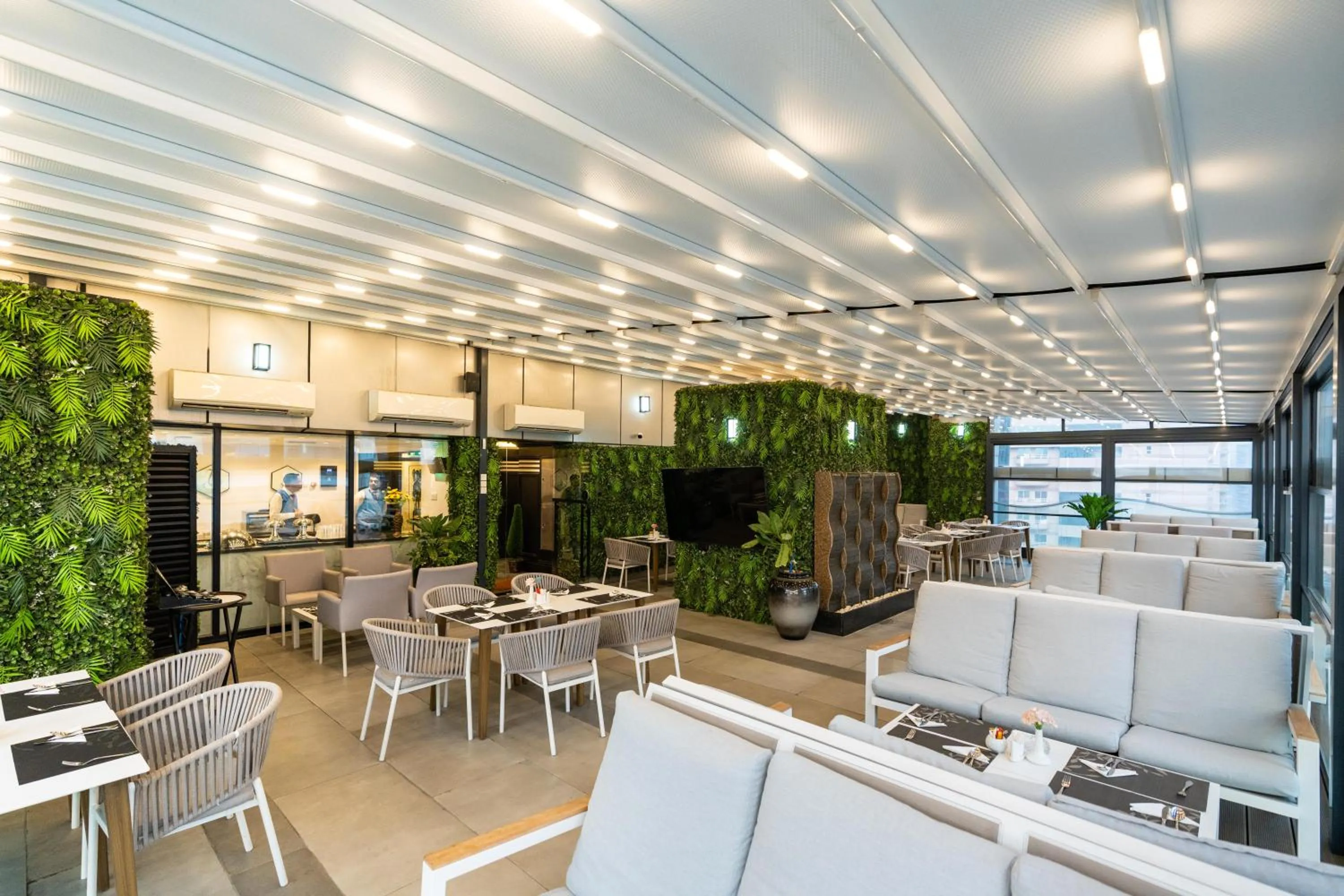 Restaurant/places to eat in Samaya Hotel Deira