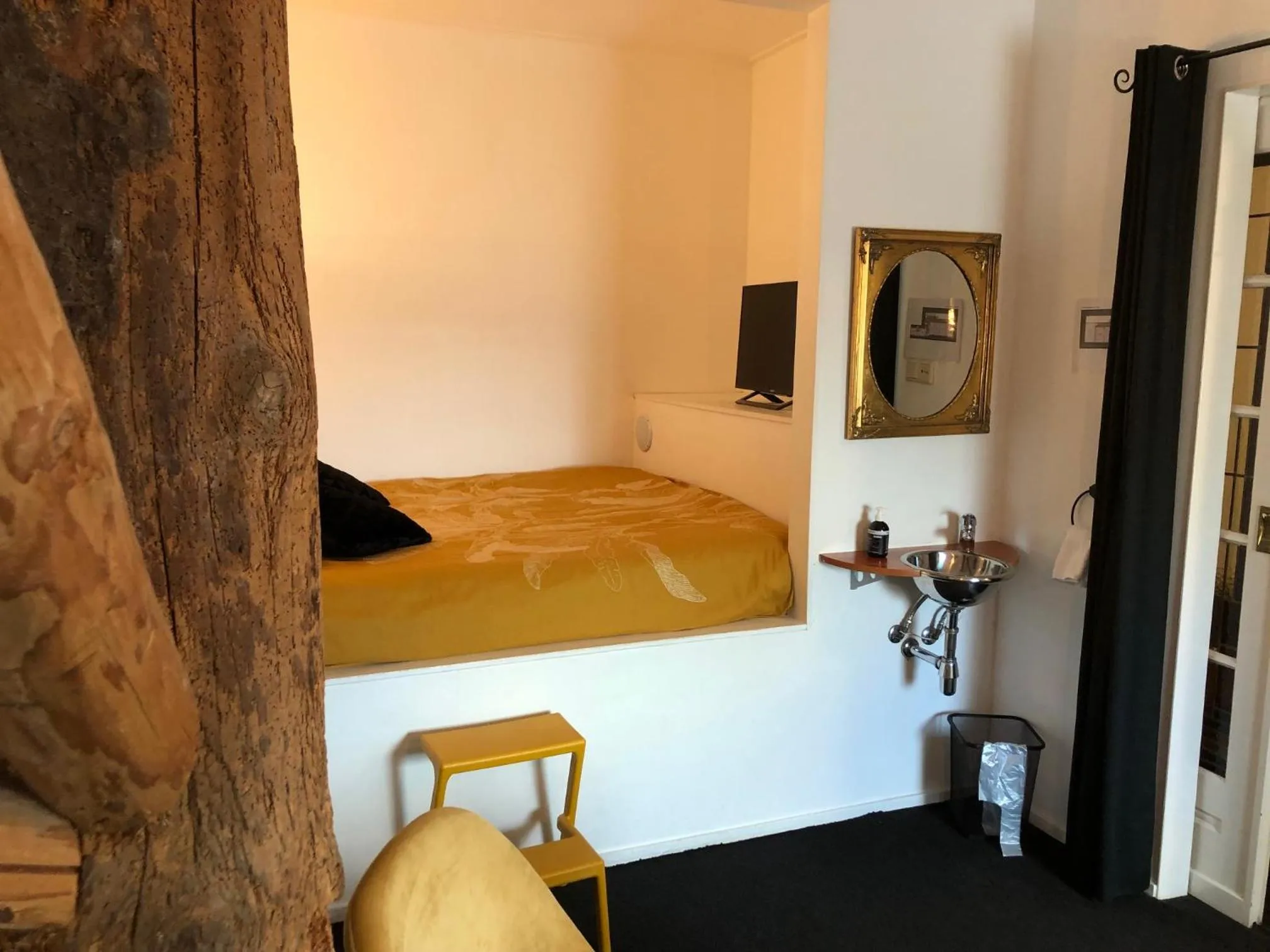 Bed in Bed and Breakfast Lauwersstate