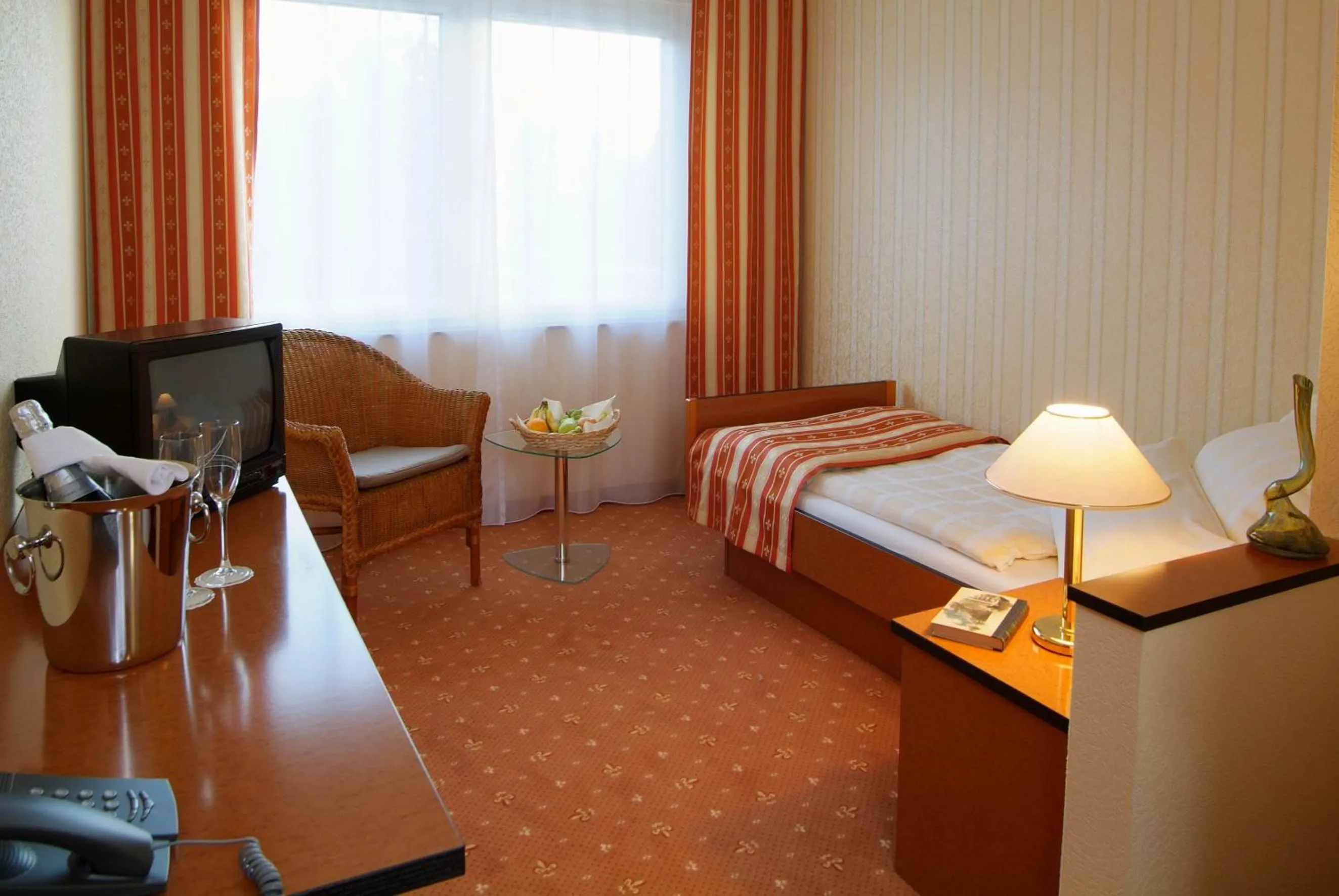 Photo of the whole room, Bed in ParkHotel Nieheim