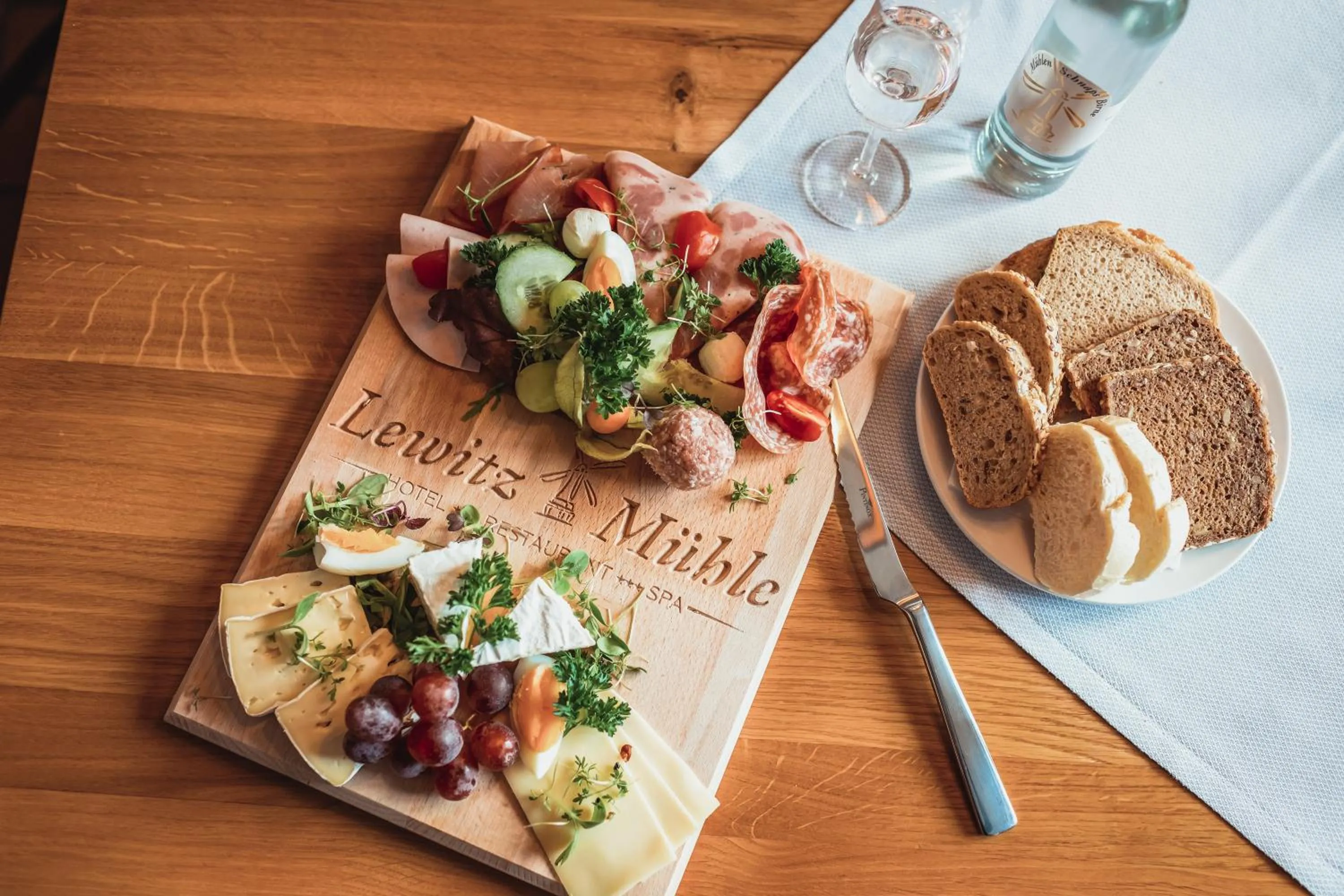 Restaurant/places to eat in Landhotel Lewitz Mühle