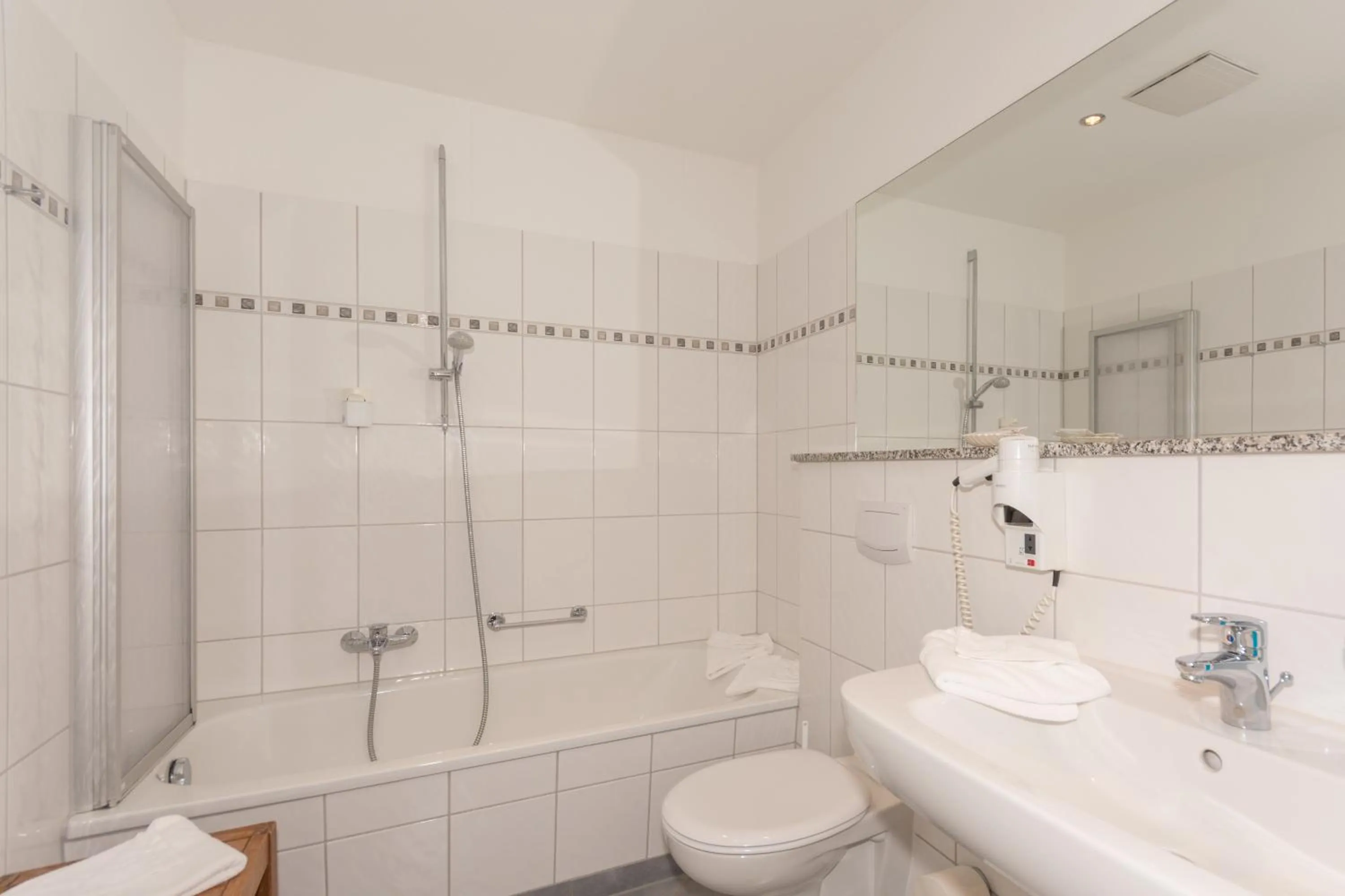 Bathroom in Hotel Badehaus Goor