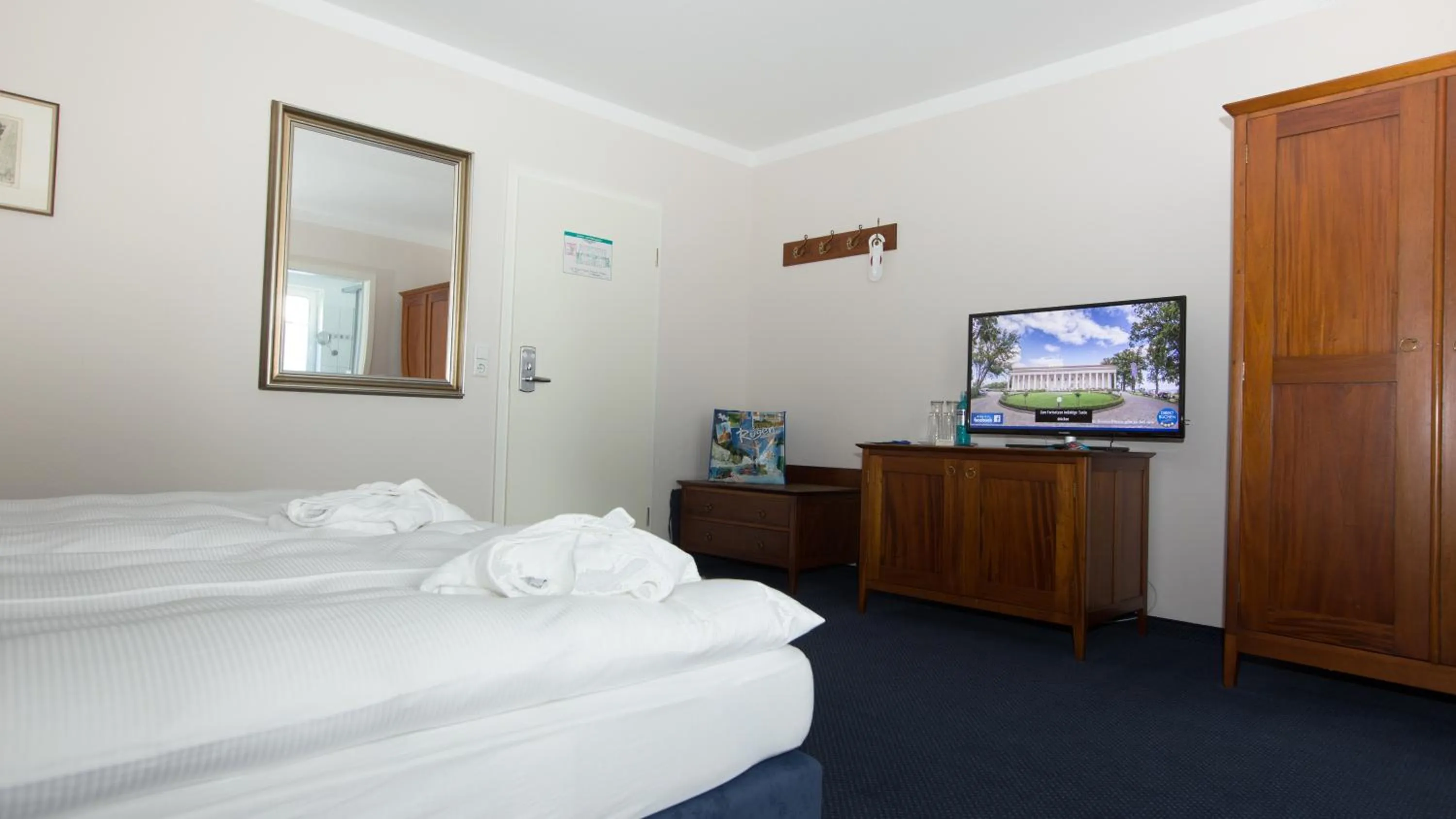 Photo of the whole room, Bed in Hotel Badehaus Goor