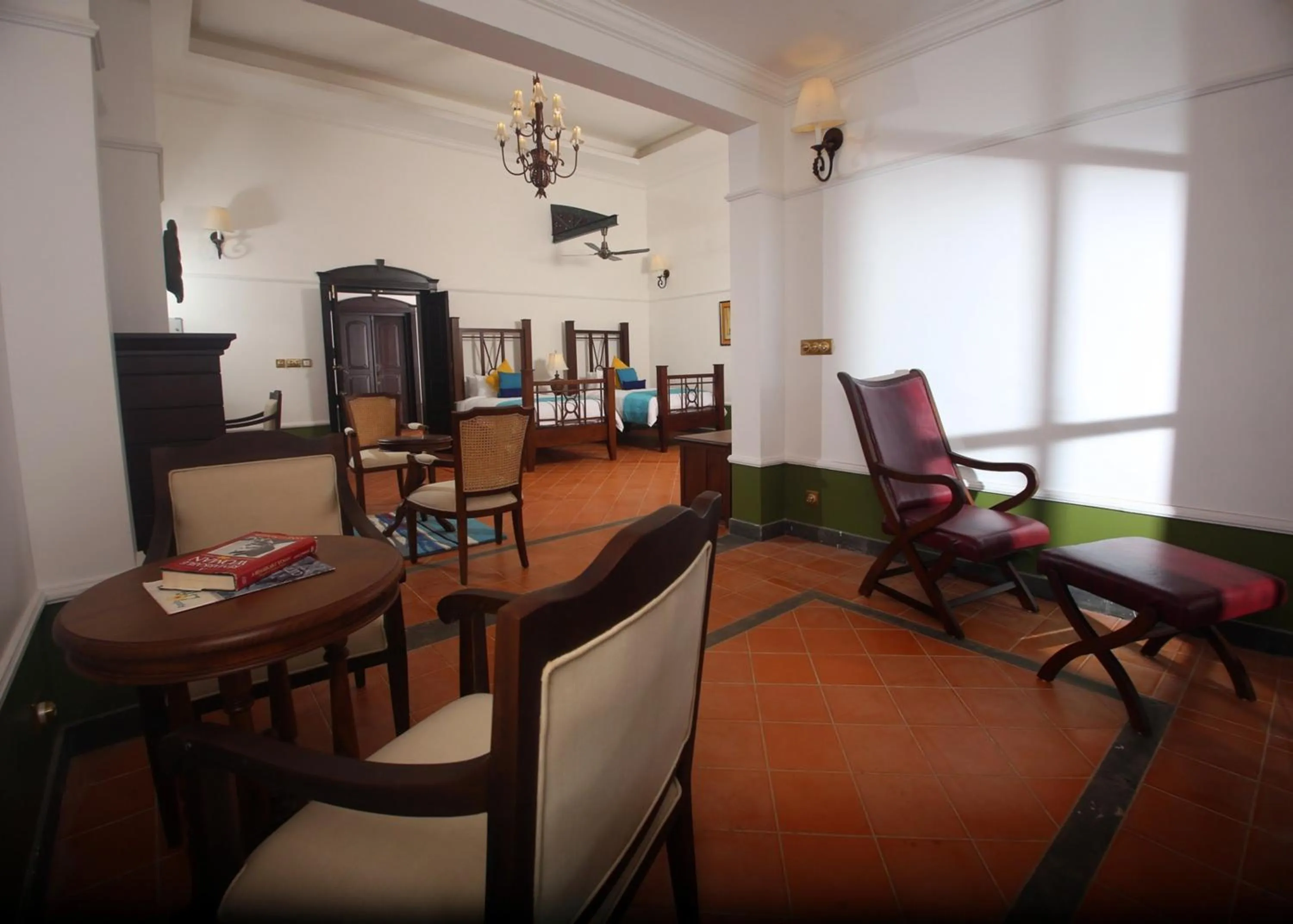 Photo of the whole room in Parisons Plantation Experiences by Abad