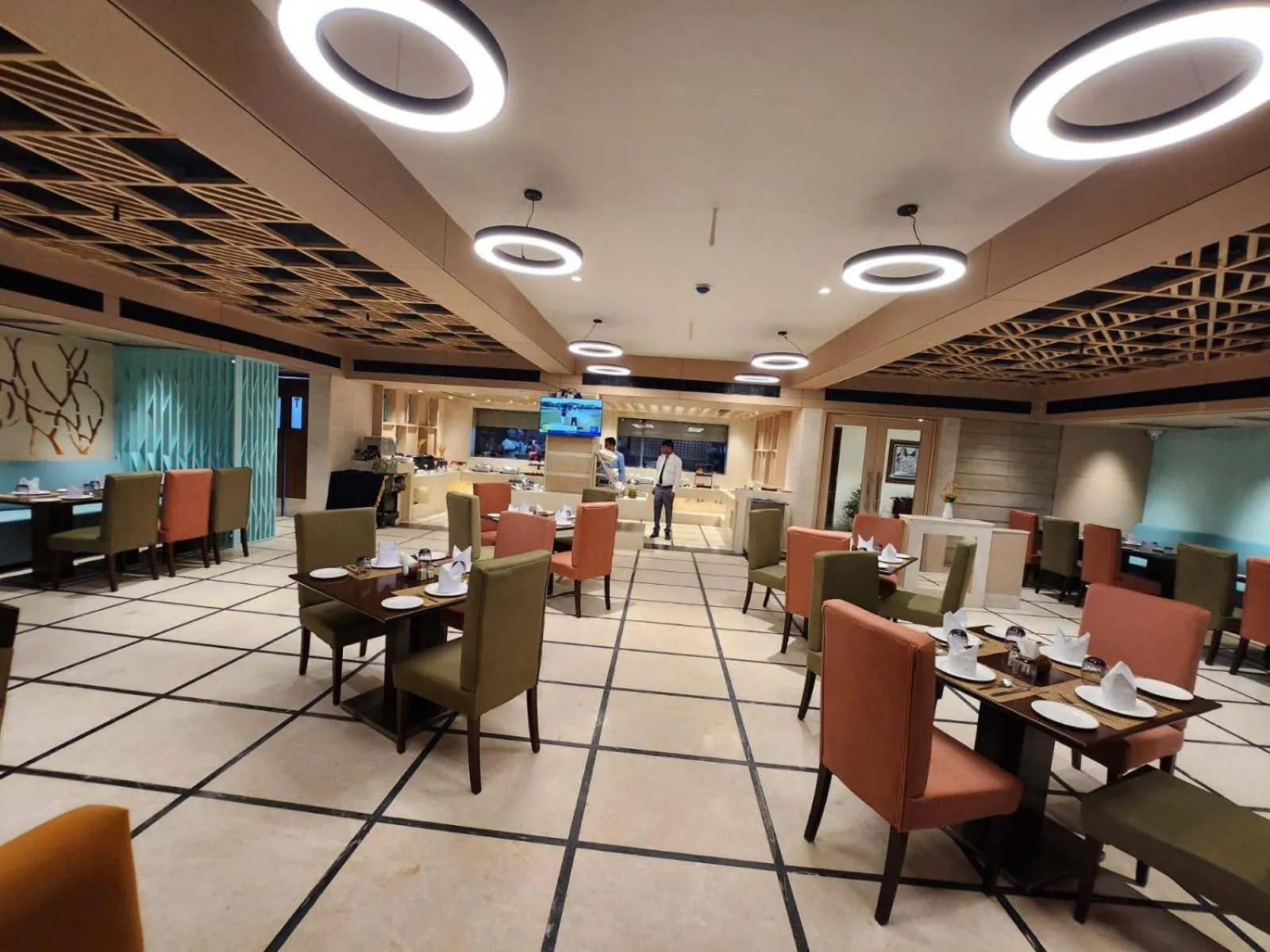 Restaurant/places to eat in The Central Park Hotel