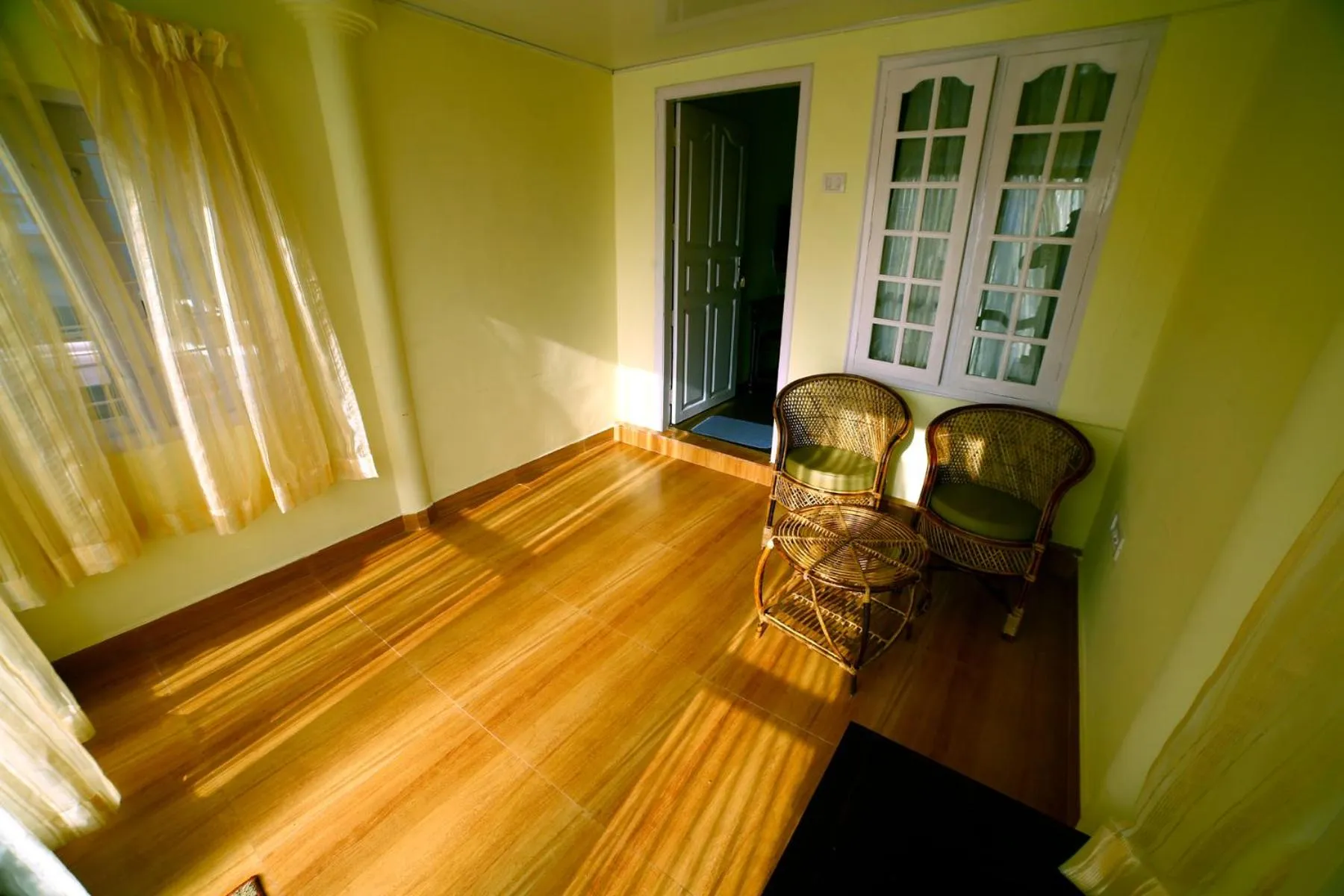 Seating area, Bed in Holiday Heaven Munnar