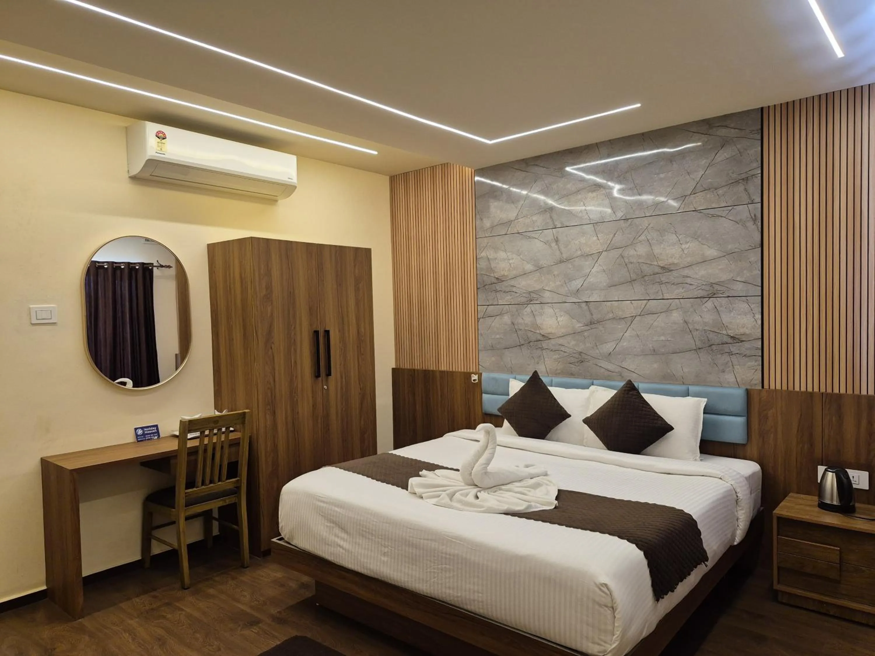 Photo of the whole room, Bed in Holiday Heaven Munnar