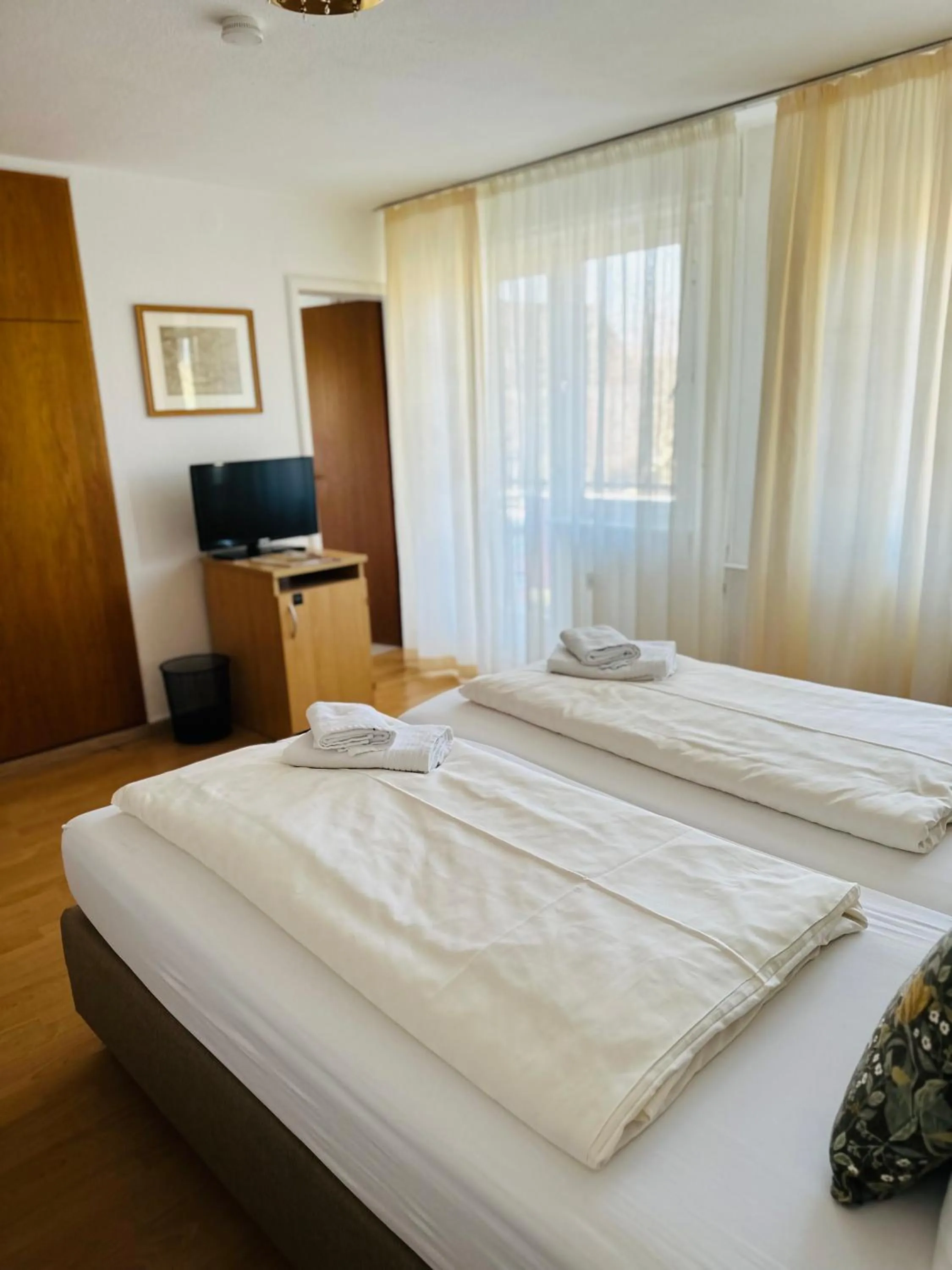 Bedroom, Bed in Hotel Hofmann Zur Mühle