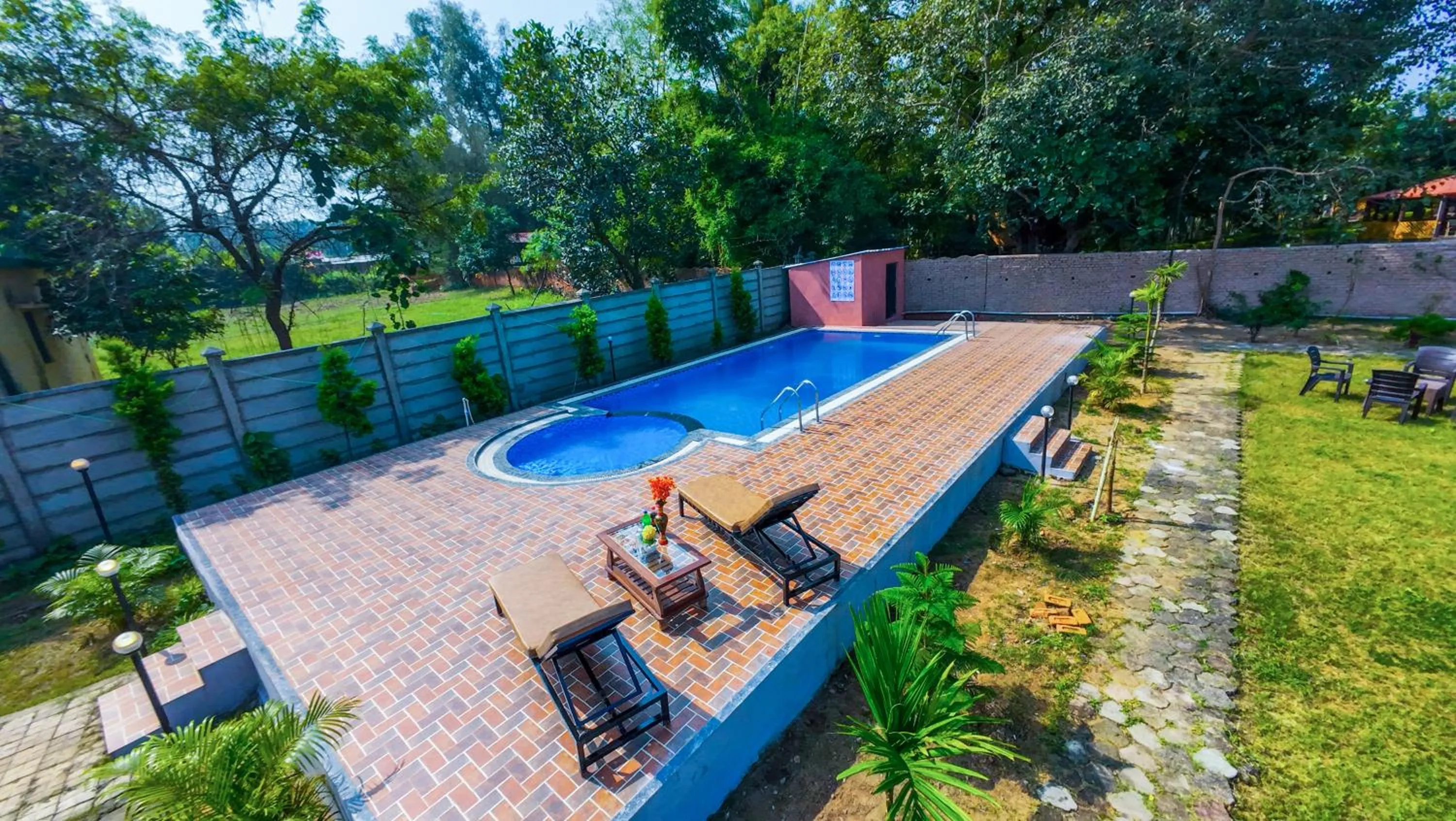 Swimming pool in Hotel Jungle Palace Resort