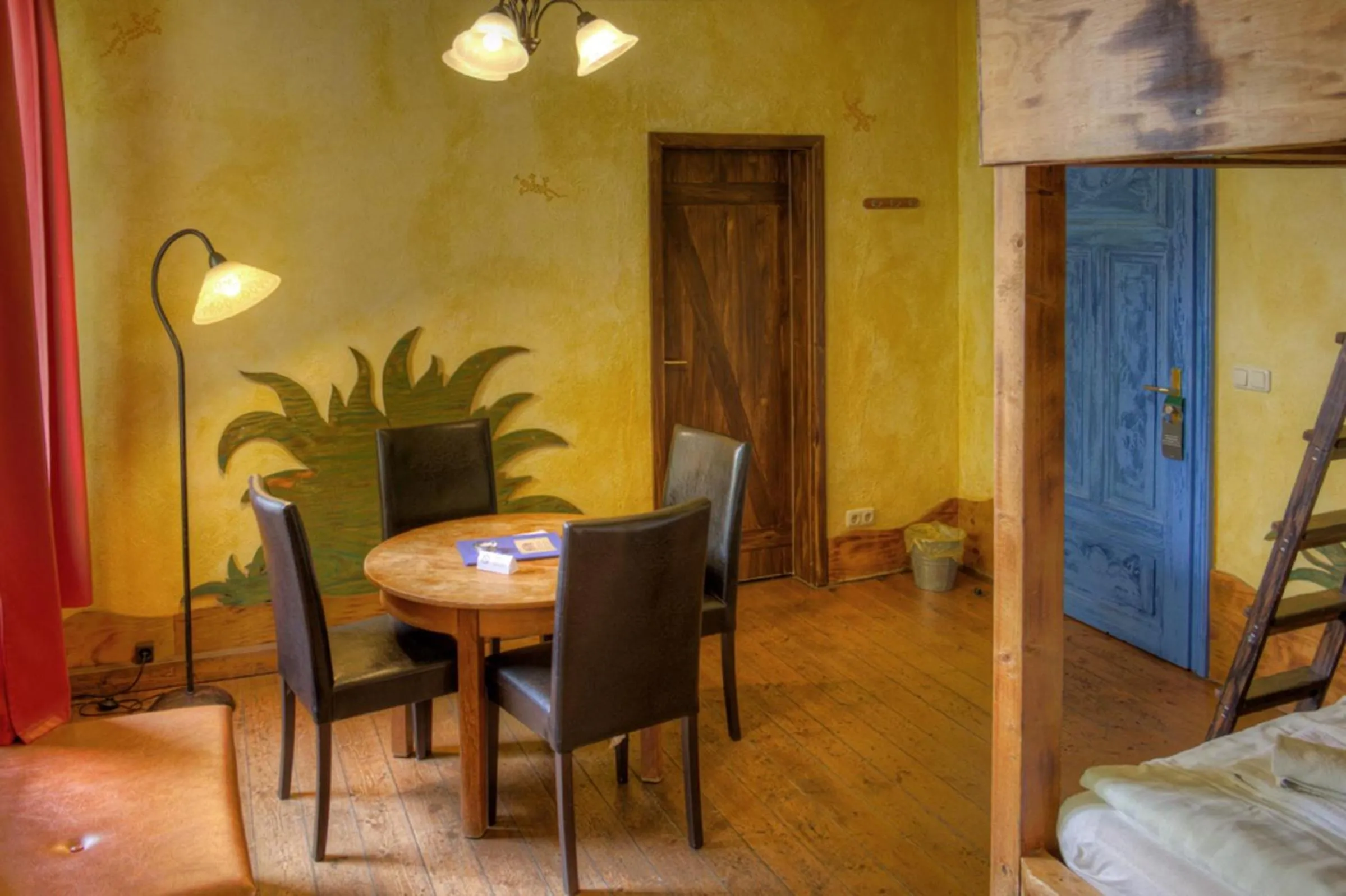 Dining area in Gästehaus Mezcalero