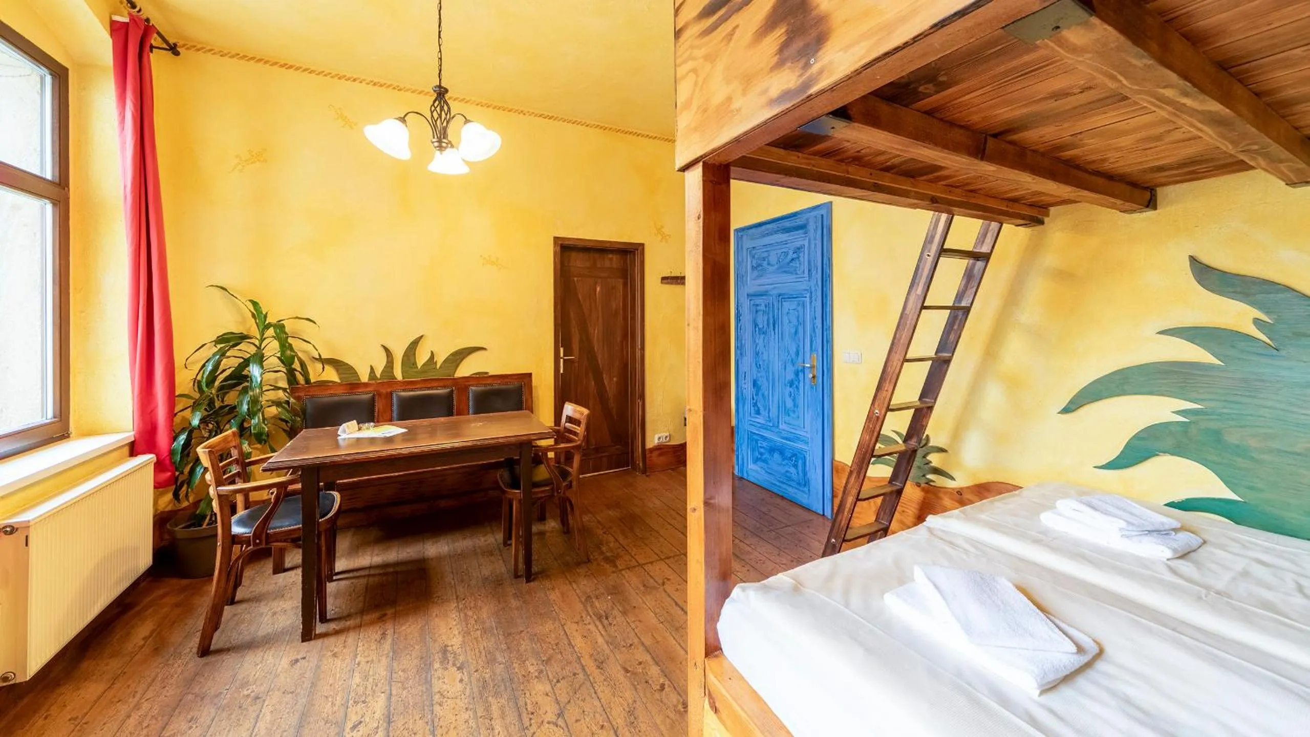 Photo of the whole room, Bed in Gästehaus Mezcalero