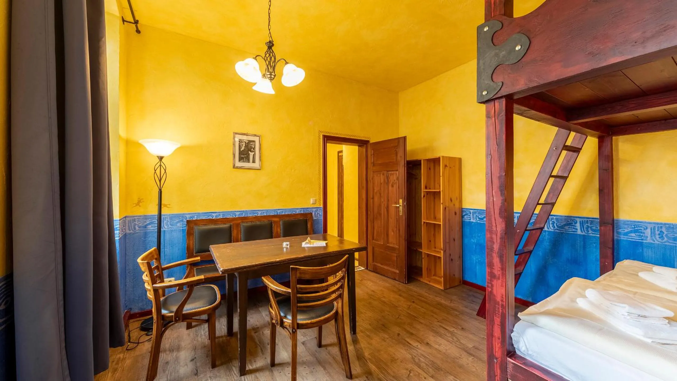 Photo of the whole room, Bed in Gästehaus Mezcalero