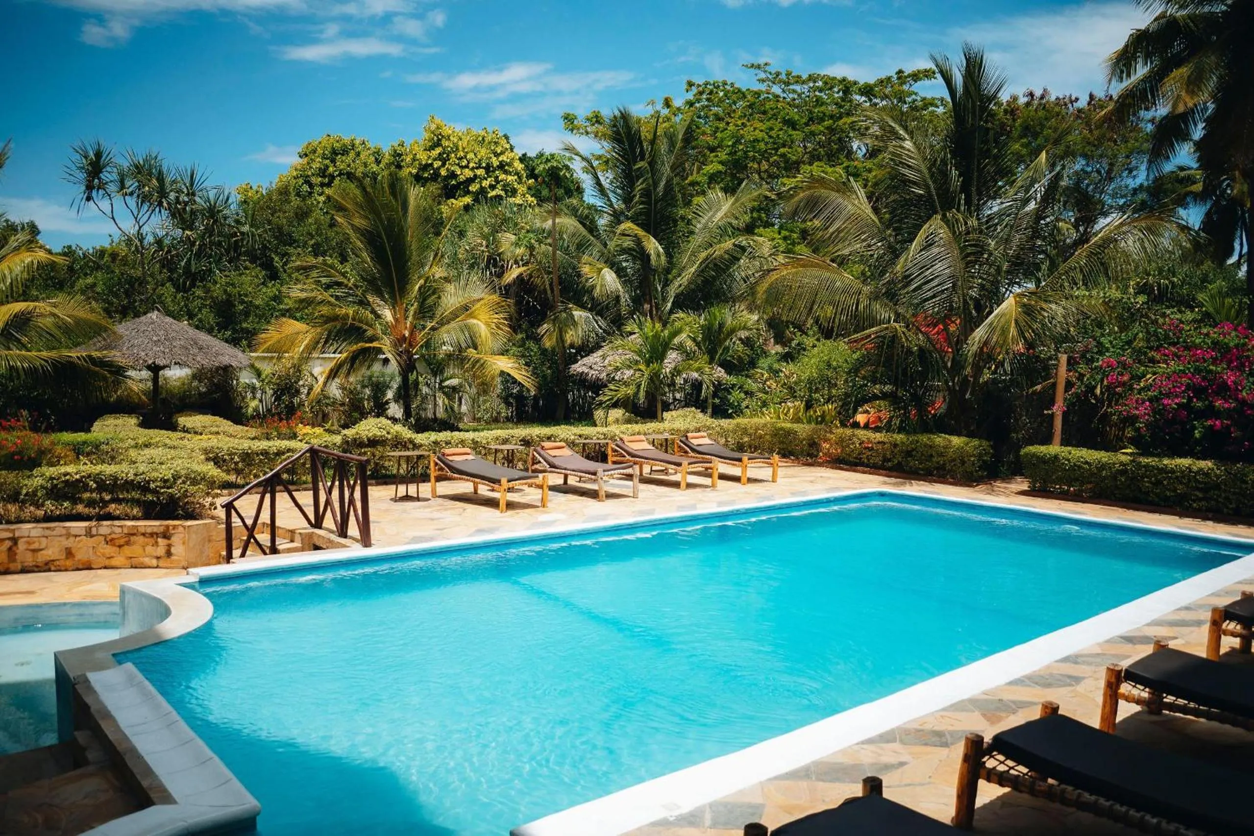 Swimming pool in Zanoceanique Hotel