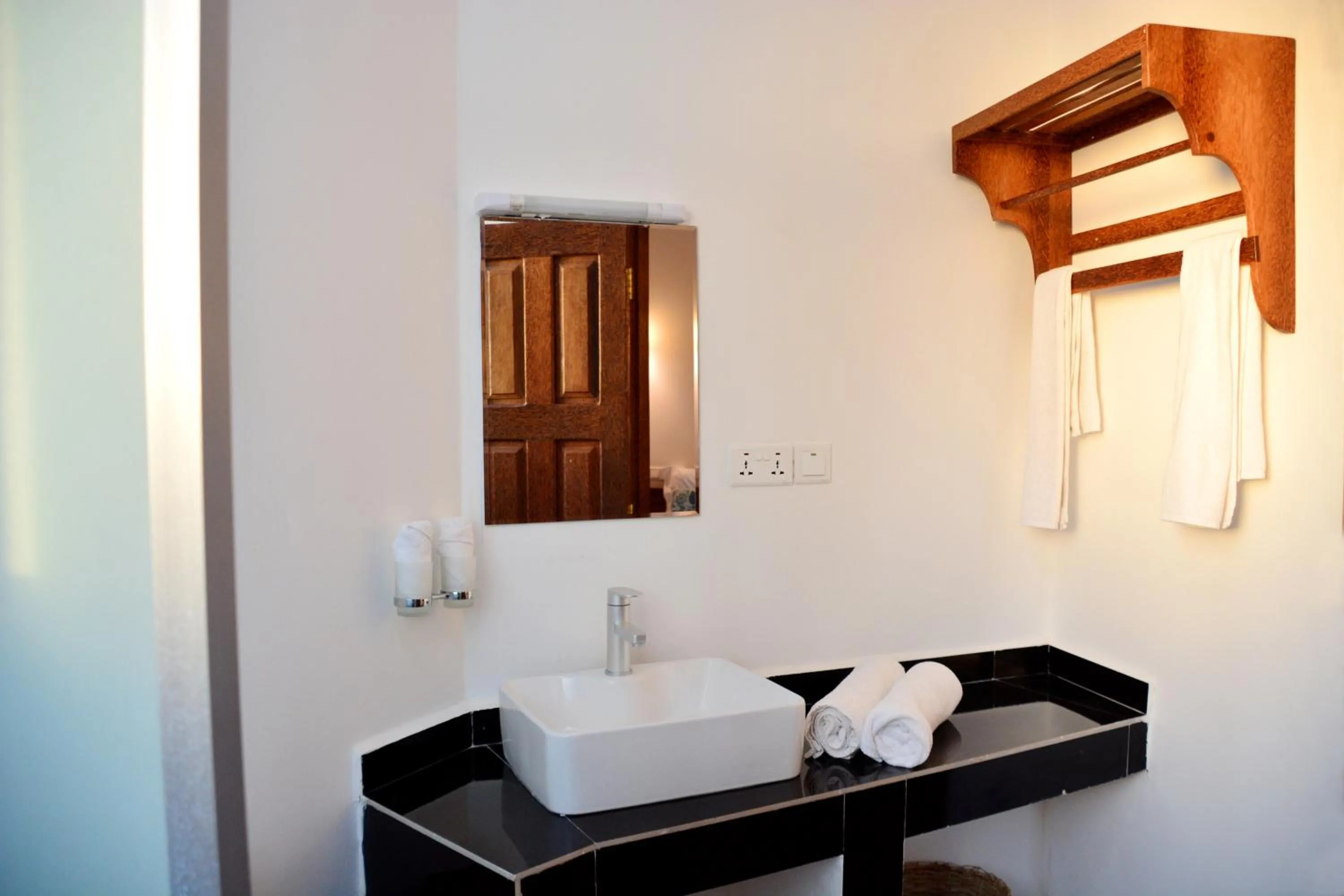 Bathroom in Zanoceanique Hotel