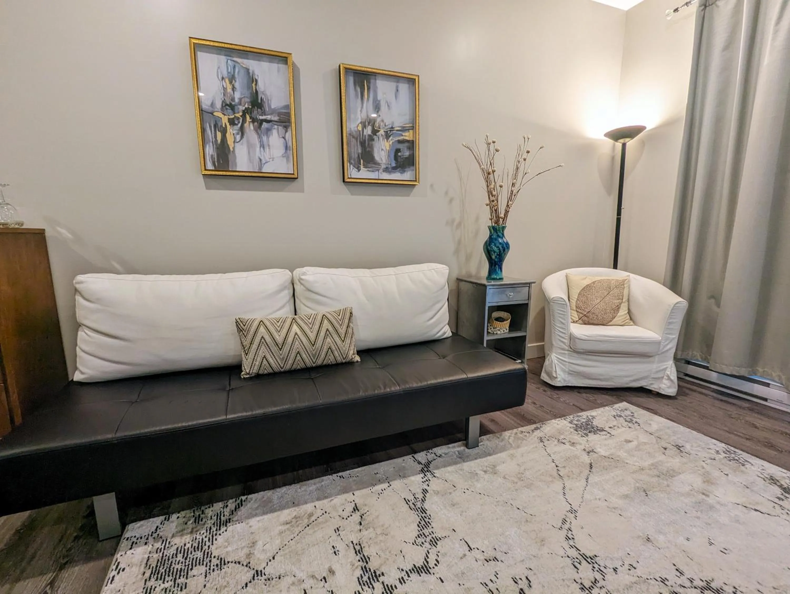 Seating area in Maple Rise Guesthouse