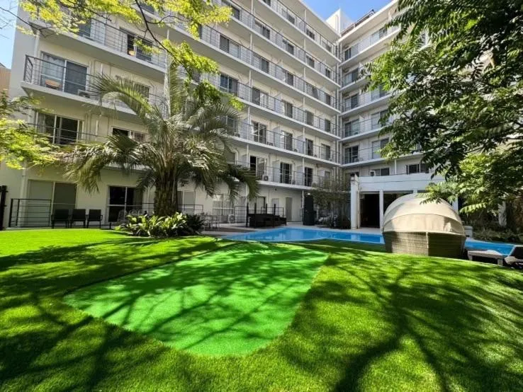 Swimming pool in Hotel Japanesque Fukuoka