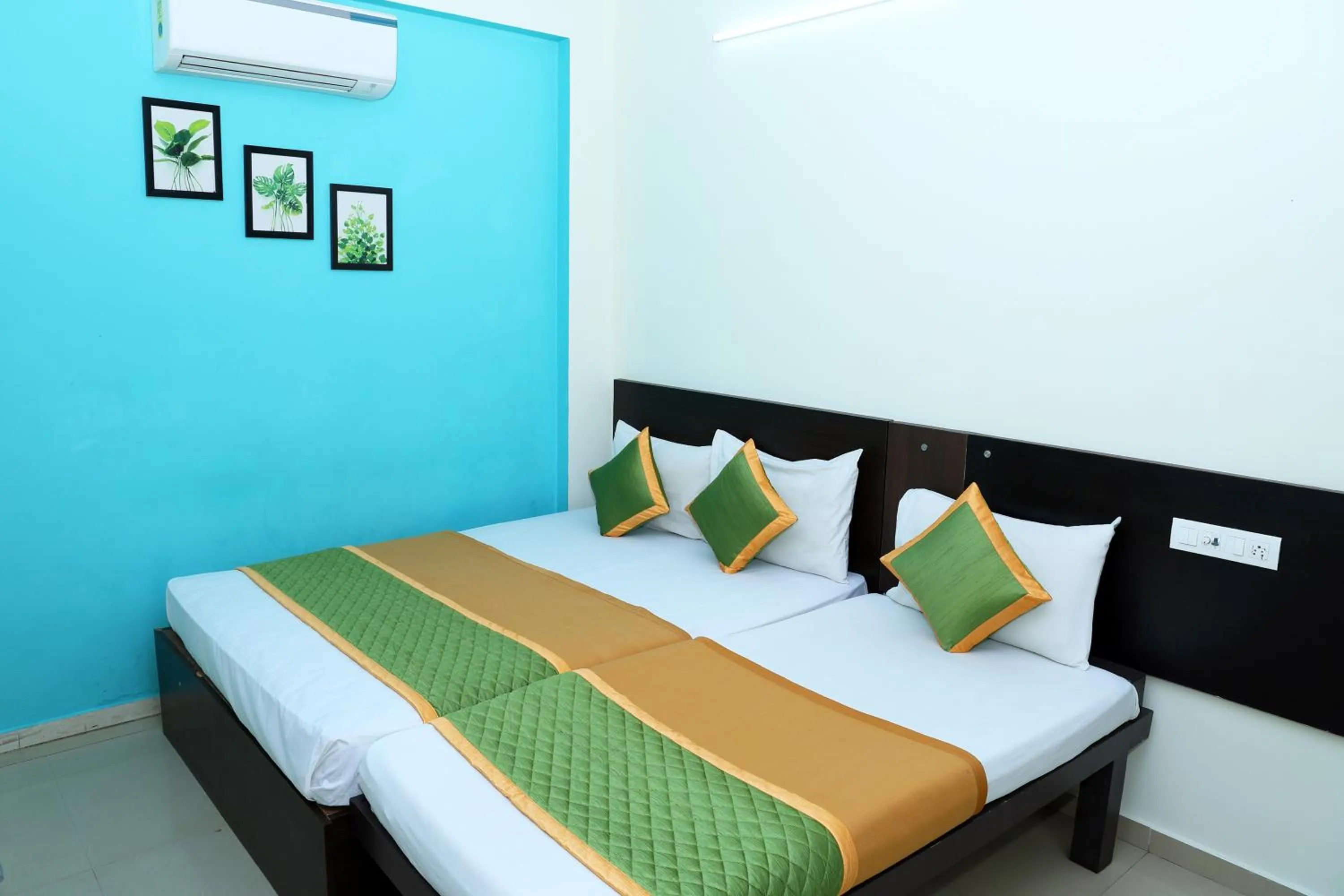 Bedroom, Bed in ROYAL GREEN AIRPORT TRANSIT ACCOMMODATION