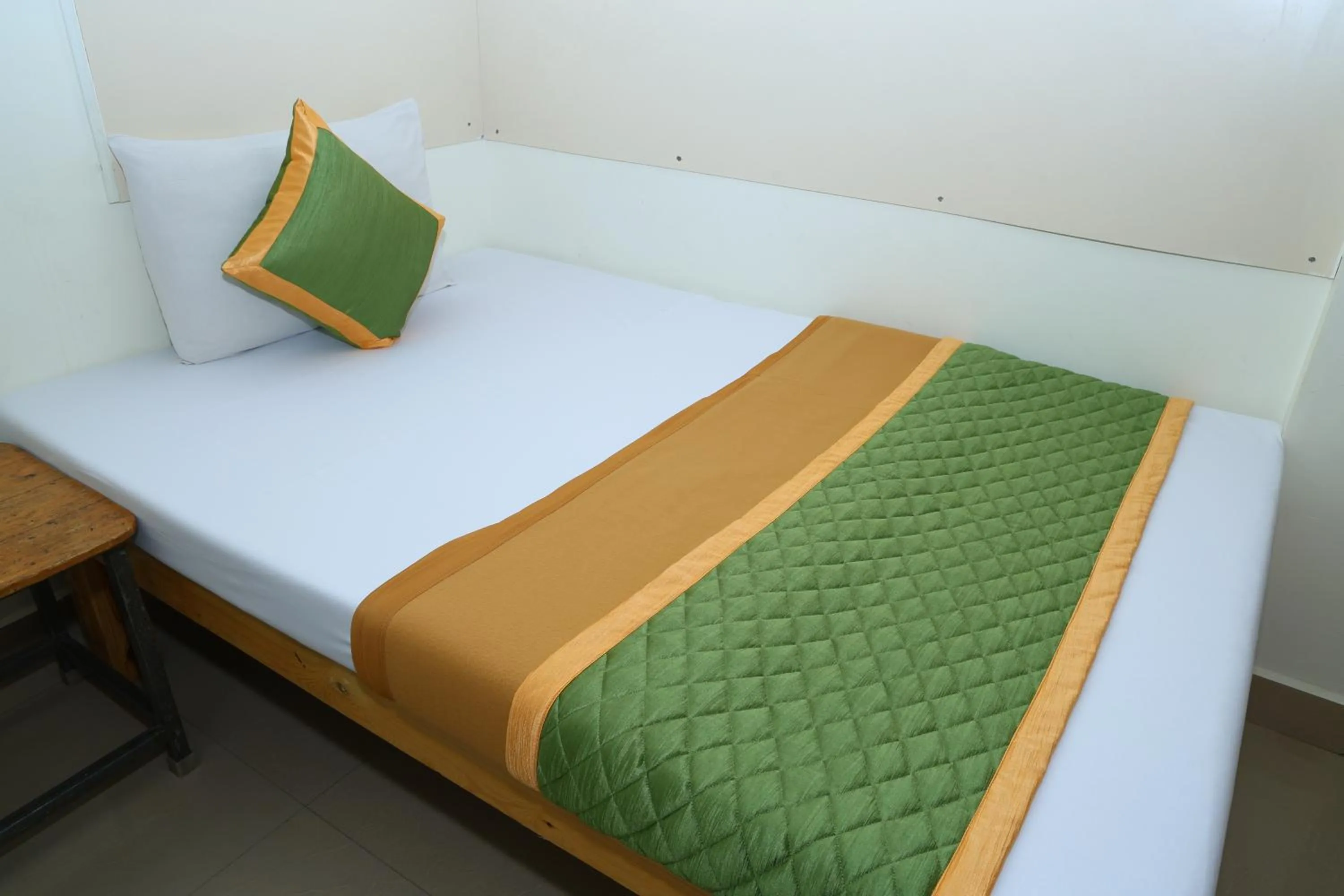Bed in ROYAL GREEN AIRPORT TRANSIT ACCOMMODATION