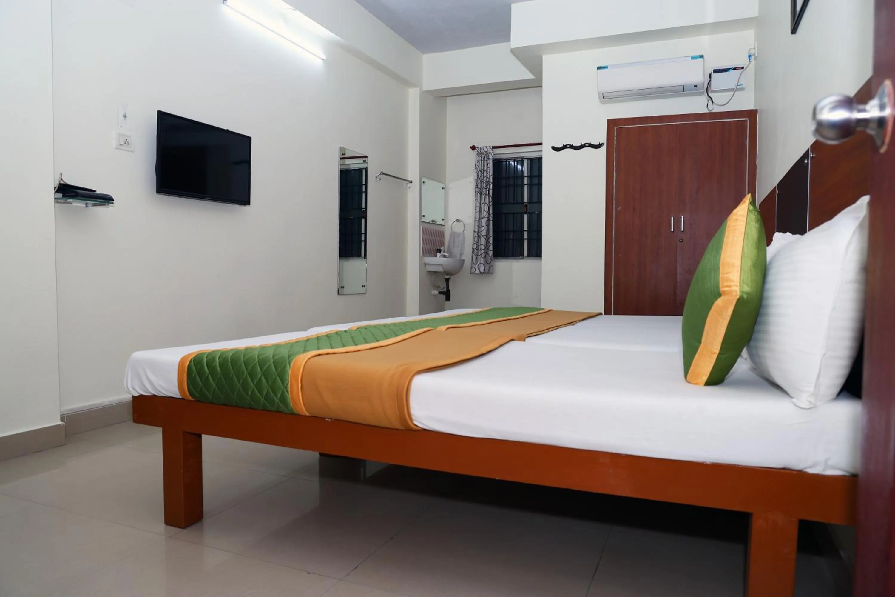 Bedroom, Bed in ROYAL GREEN AIRPORT TRANSIT ACCOMMODATION