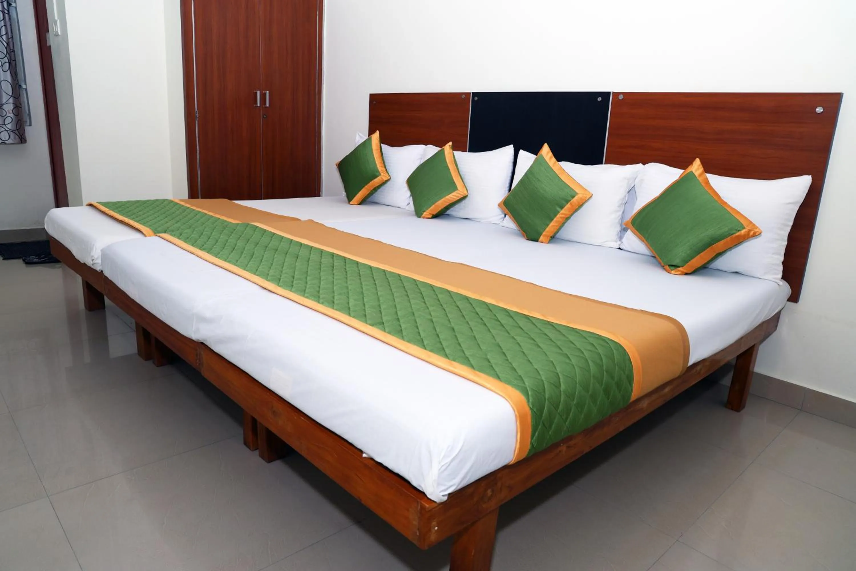 Bed in ROYAL GREEN AIRPORT TRANSIT ACCOMMODATION