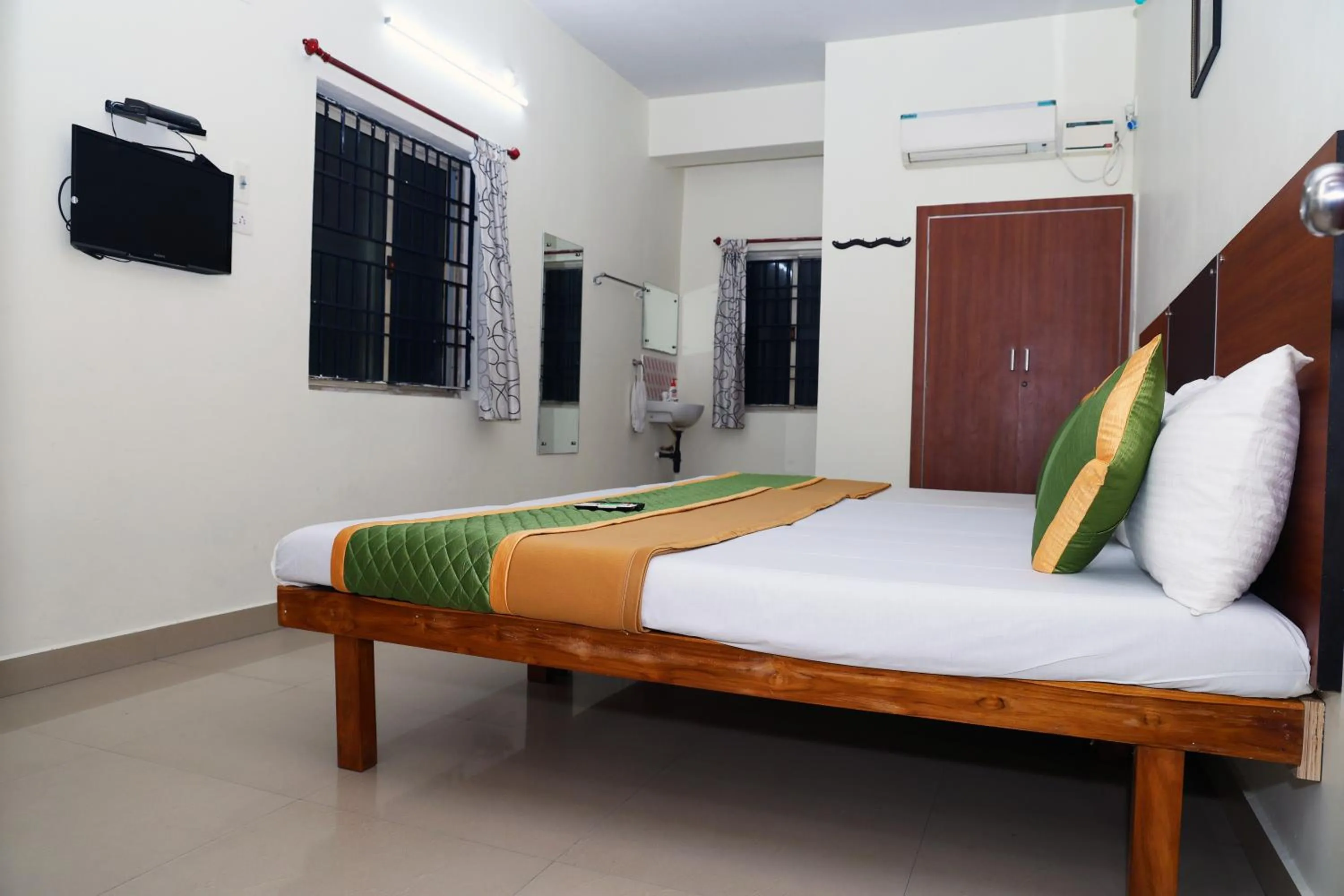 Bedroom, Bed in ROYAL GREEN AIRPORT TRANSIT ACCOMMODATION