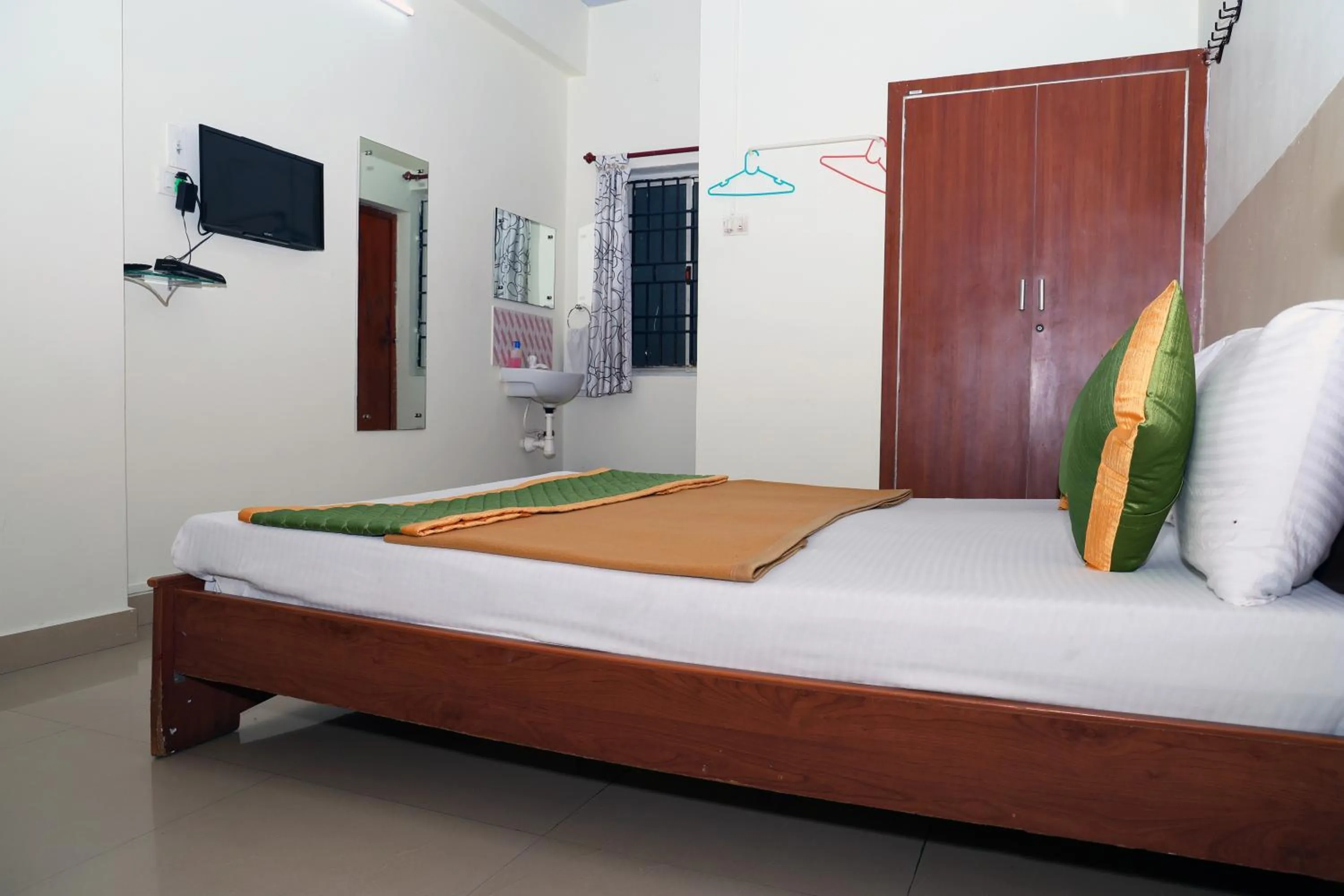 Bedroom, Bed in ROYAL GREEN AIRPORT TRANSIT ACCOMMODATION