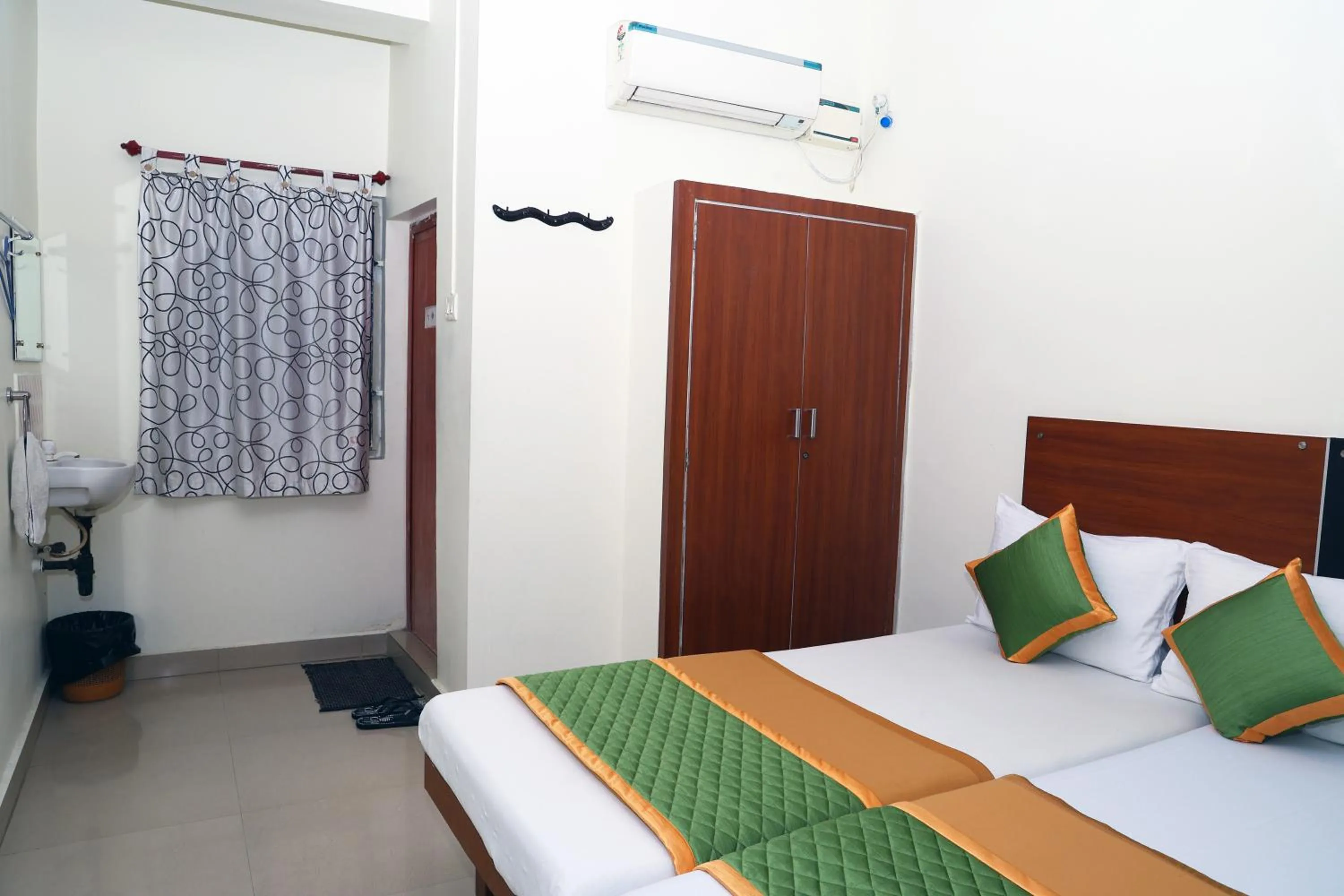 Bedroom, Bed in ROYAL GREEN AIRPORT TRANSIT ACCOMMODATION