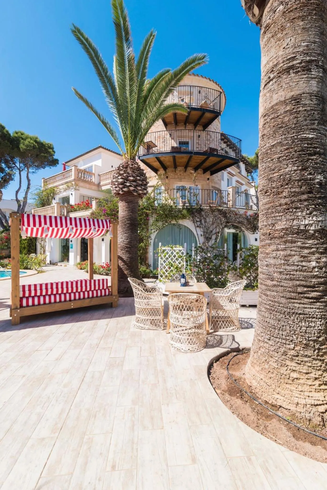 Property building in Villa Piccola by Cassai